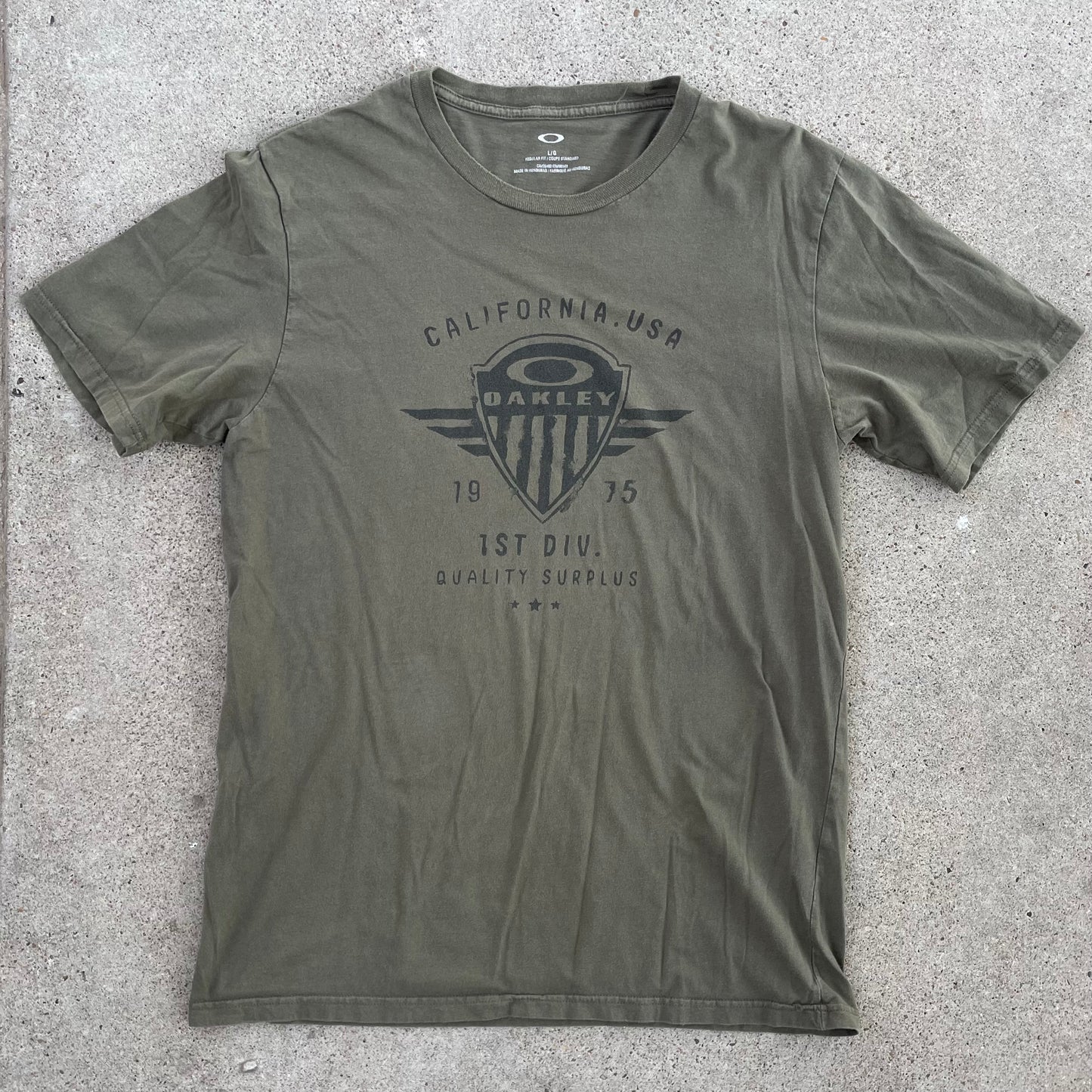 (L) Oakley California tee