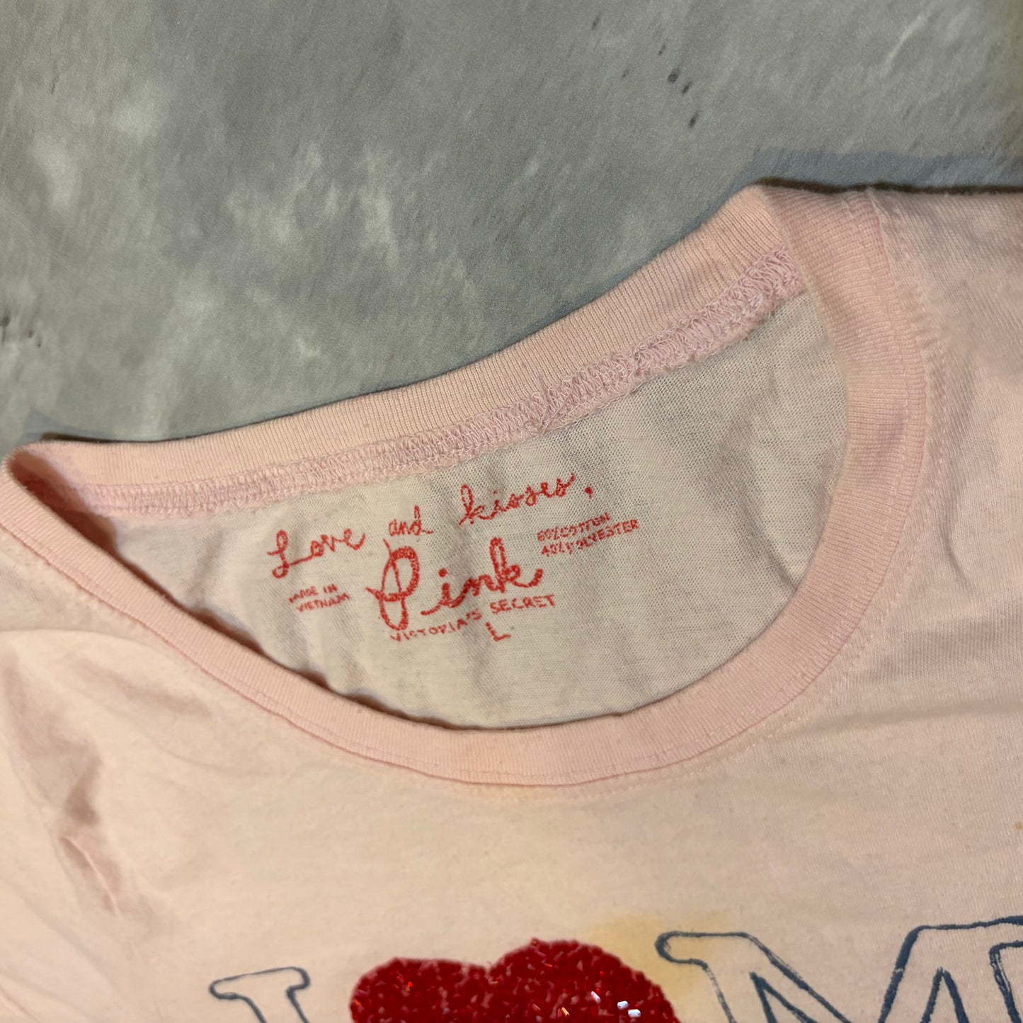 (L) ladies Victoria’s Secret pink I love my dog tee