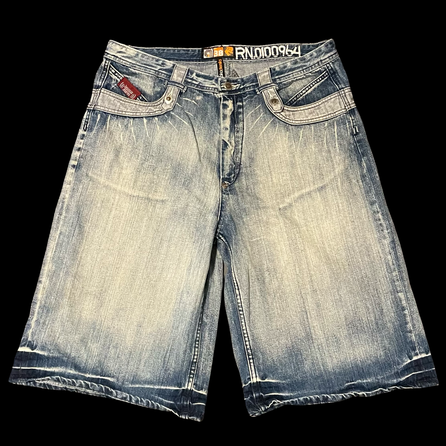 (38) Akademiks jorts