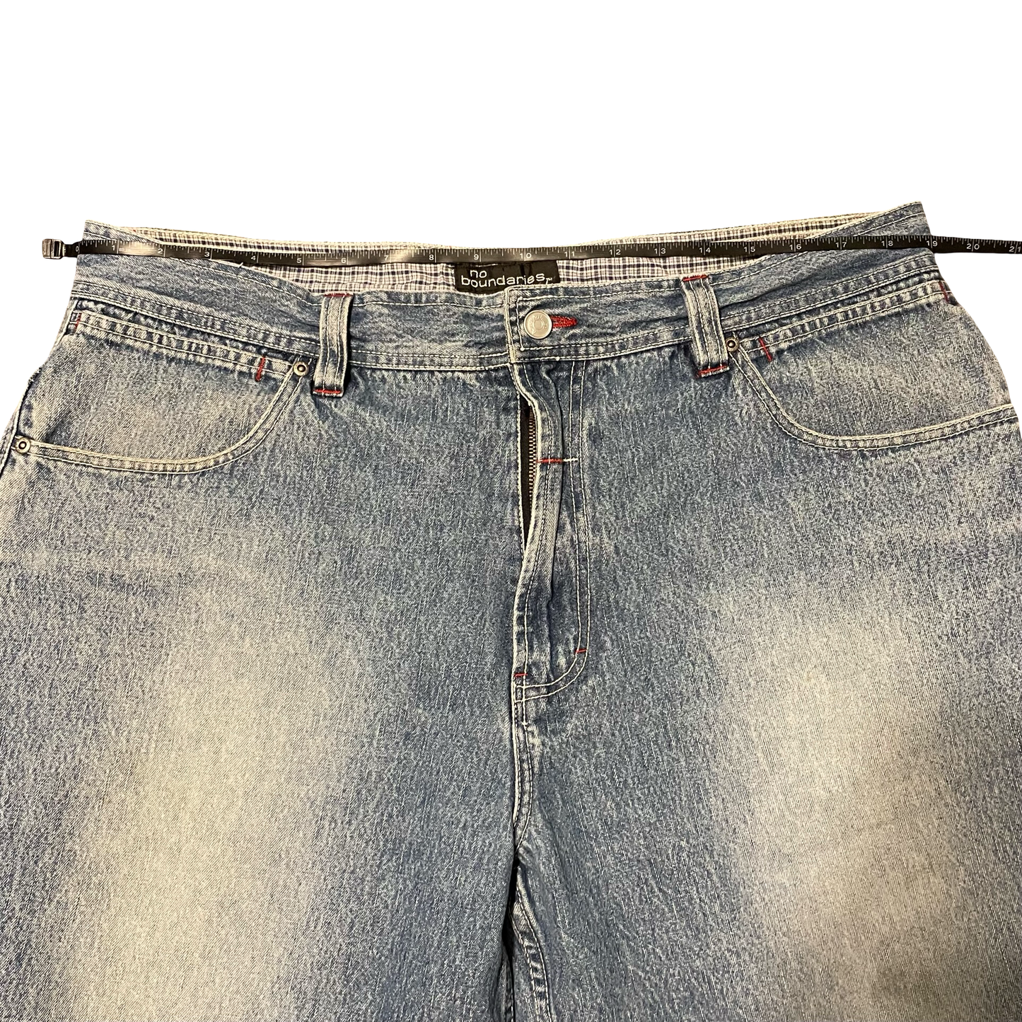 (40) No boundaries shorts