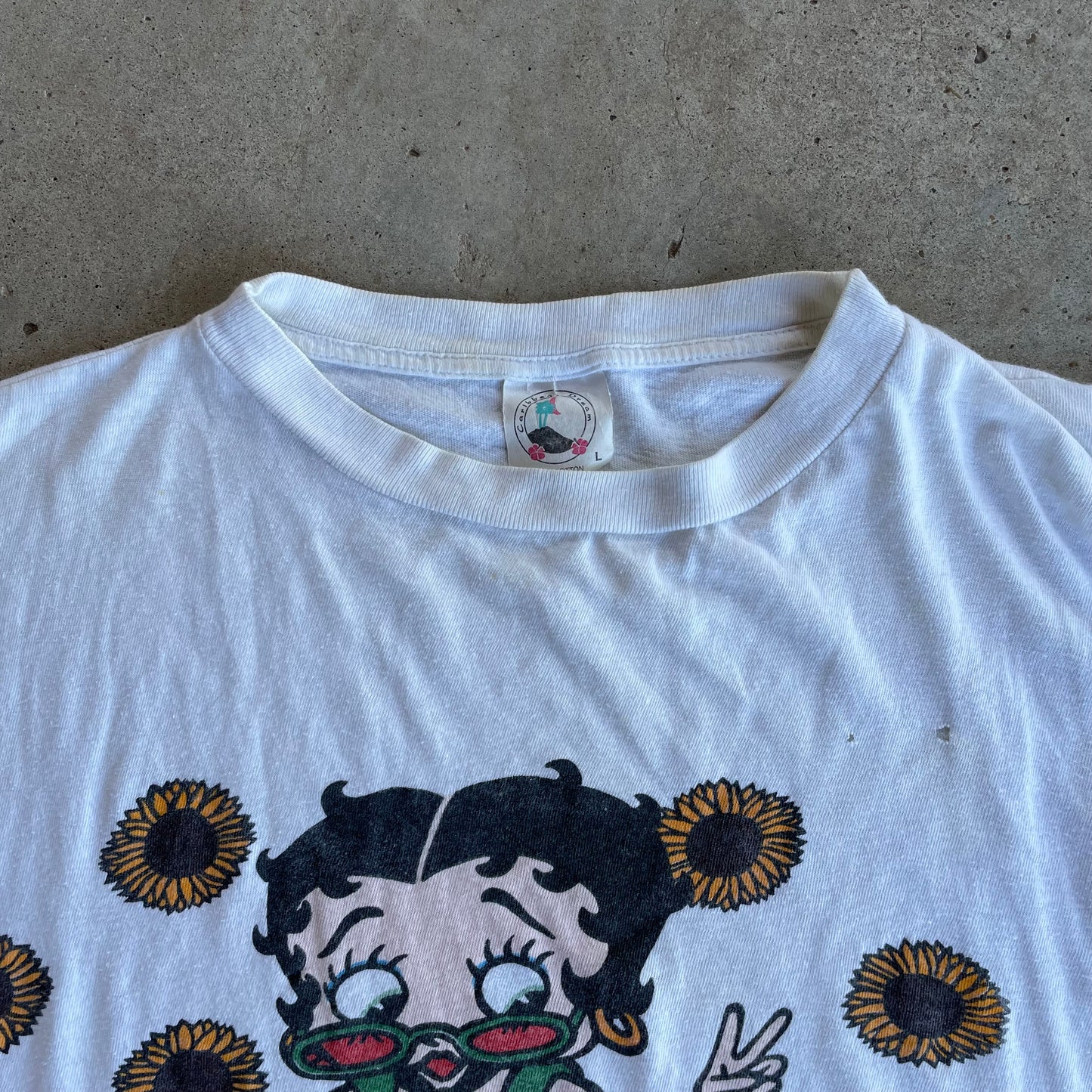 (L) Vintage Betty Boop peace tee