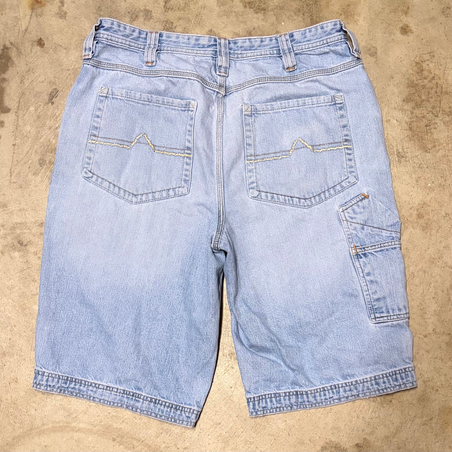 (34) Urban up jorts