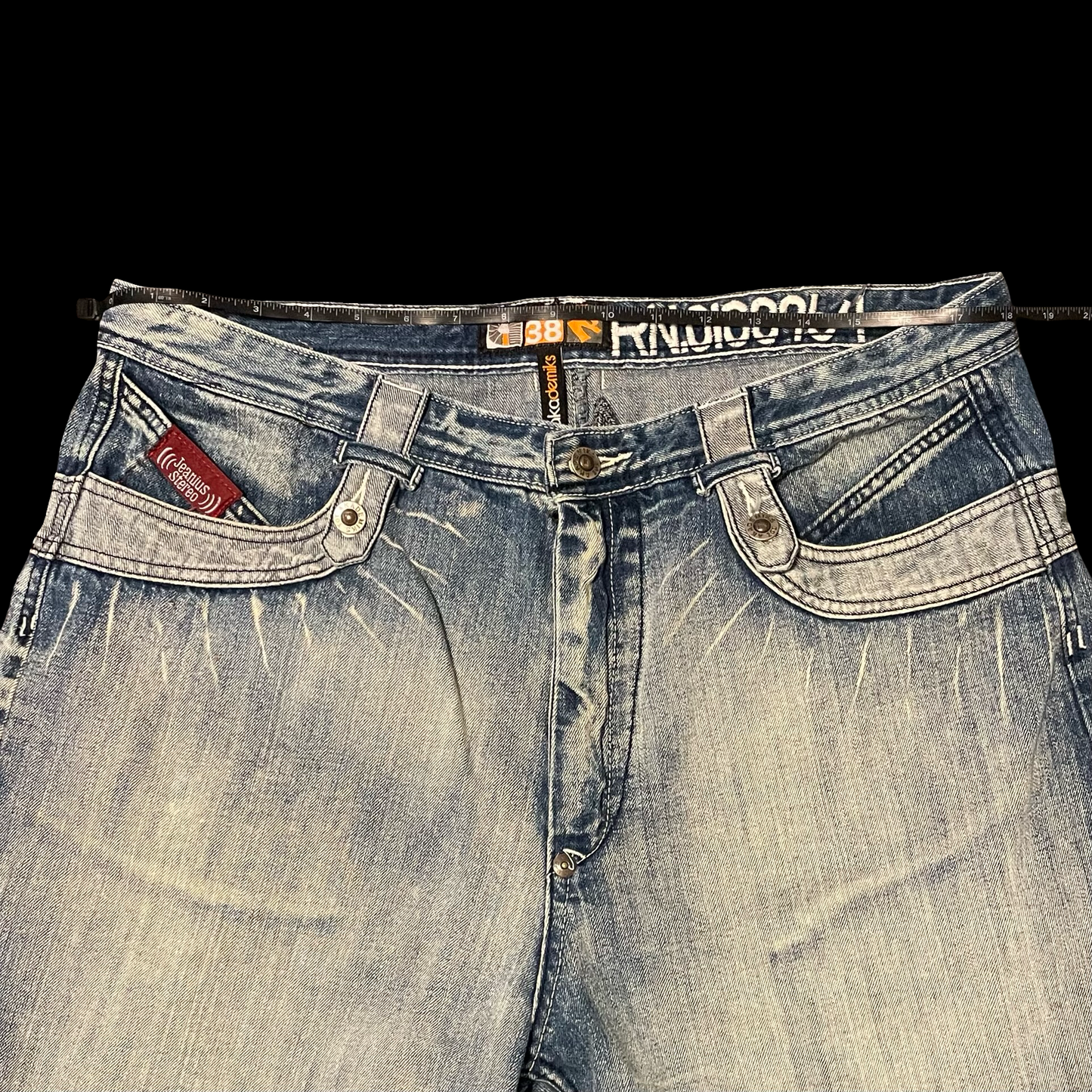 (38) Akademiks jorts