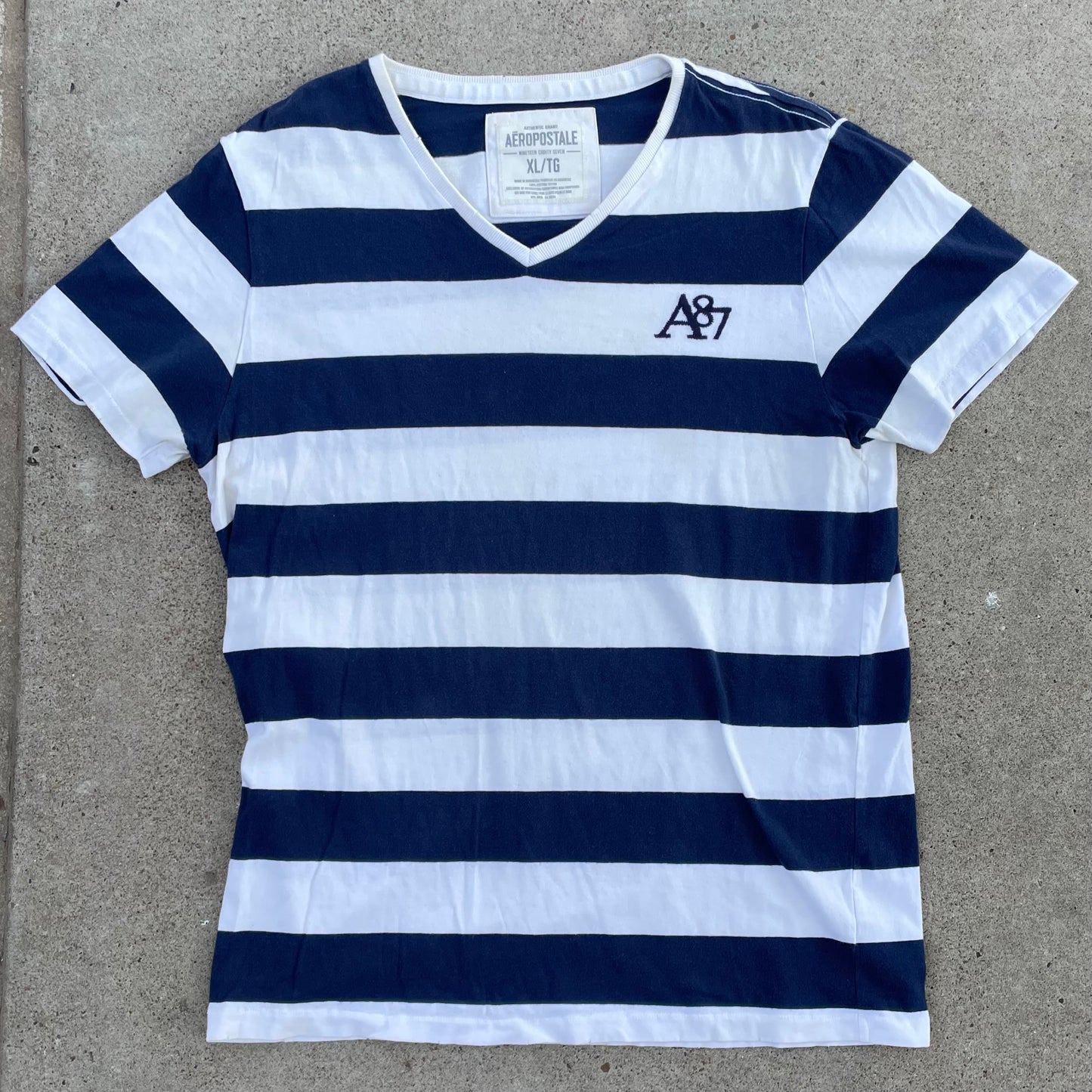 (XL) Aeropostale striped v-neck tee