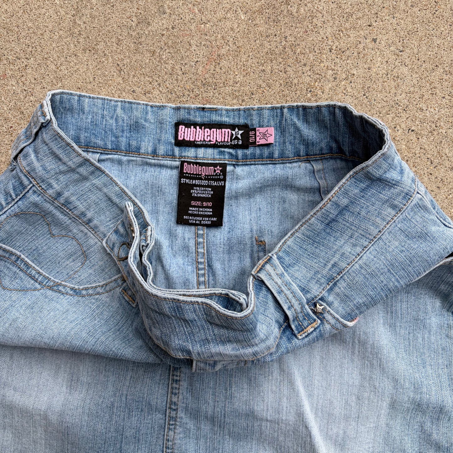 (9/10) bubblegum hearts denim skirt