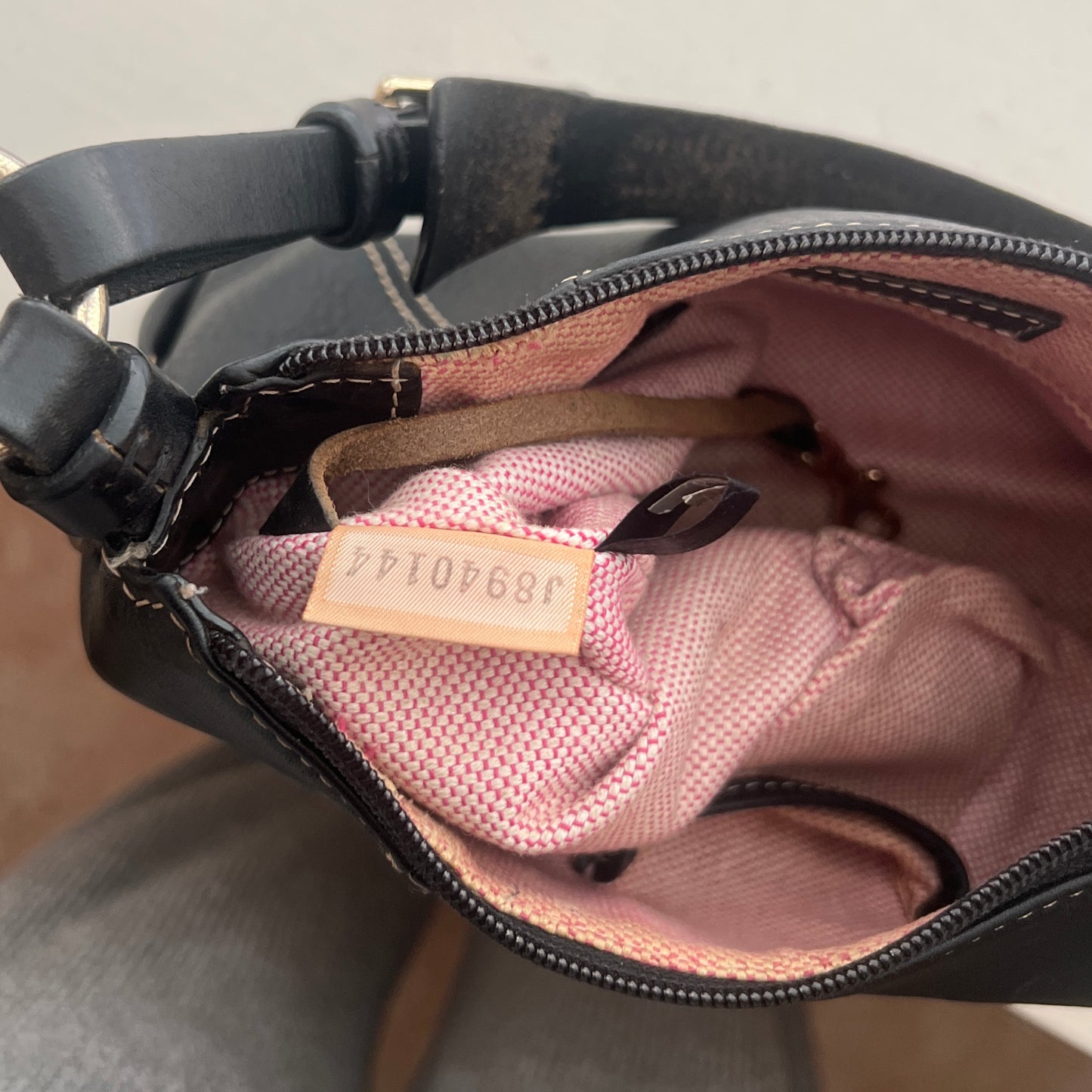 vintage classic dooney & bourke black shoulder bag