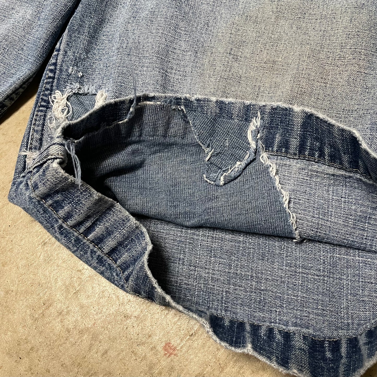 (33) Jnco snake 8 ball jorts