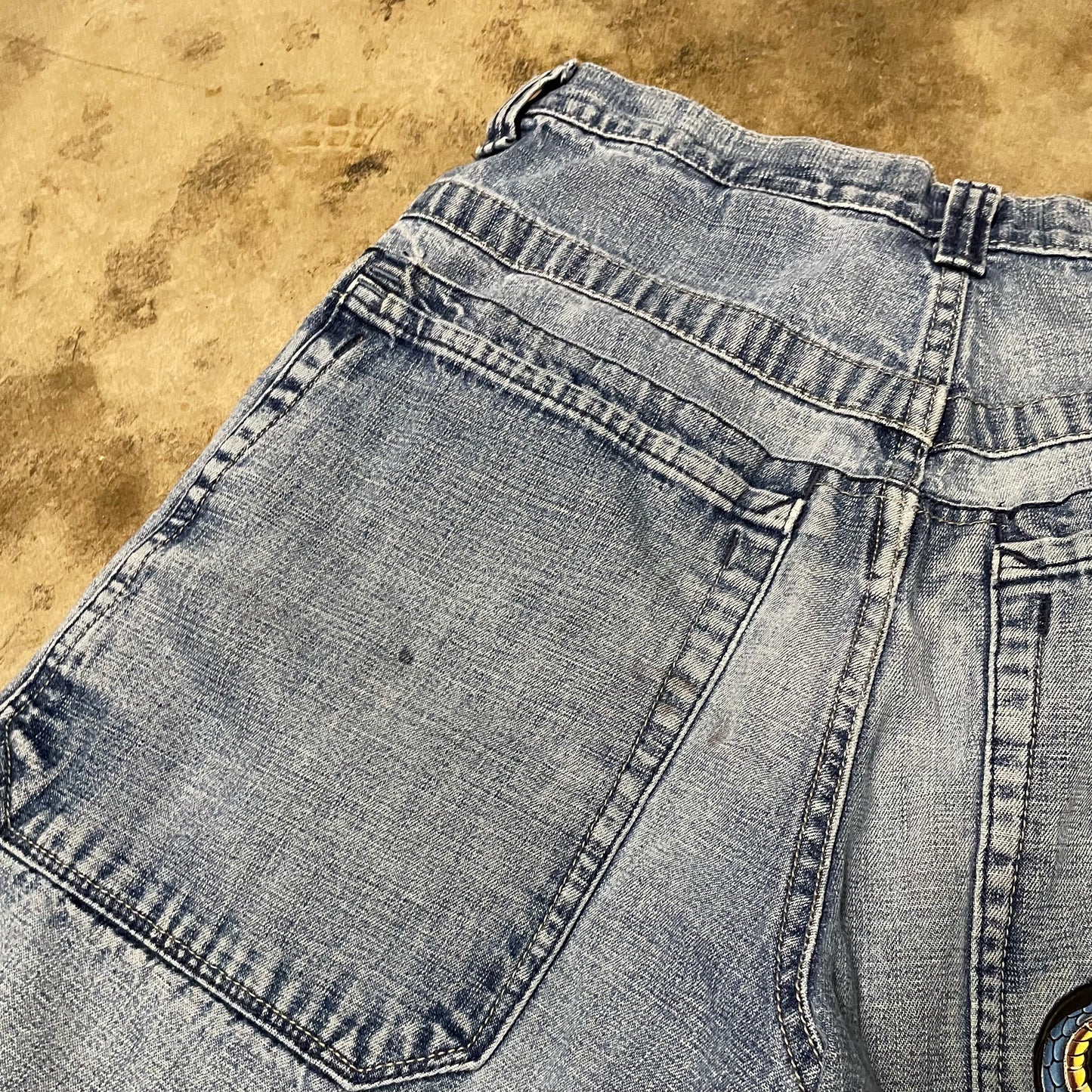 (33) Jnco snake 8 ball jorts
