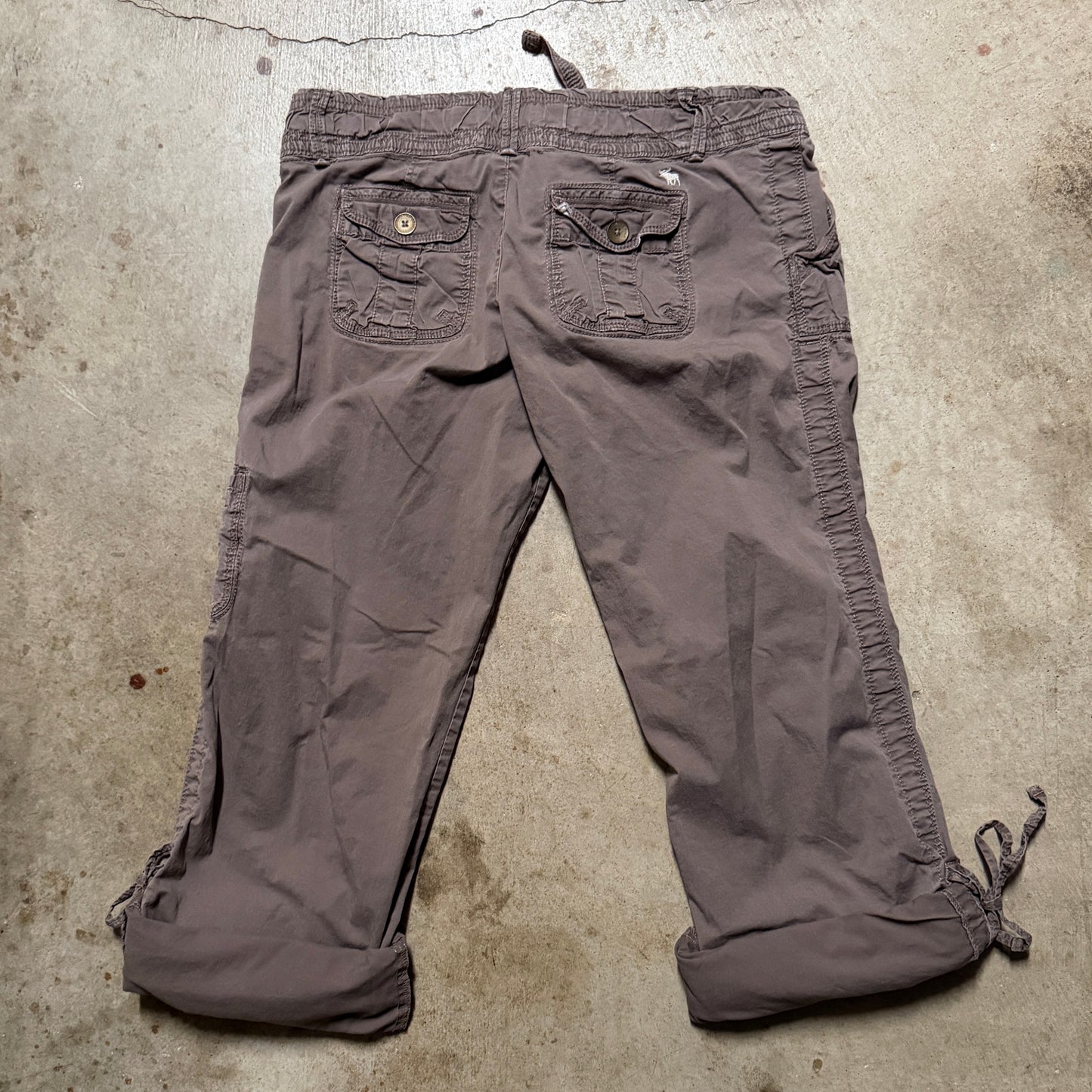 (2) ladies Abercrombie & fitch cargo adjustable capri pants