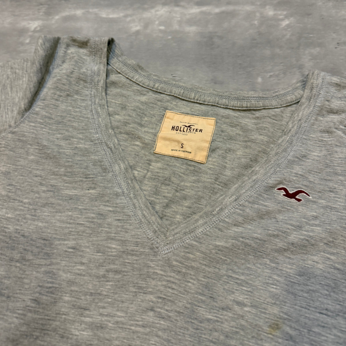 (S) ladies Hollister grey v-neck long sleeve