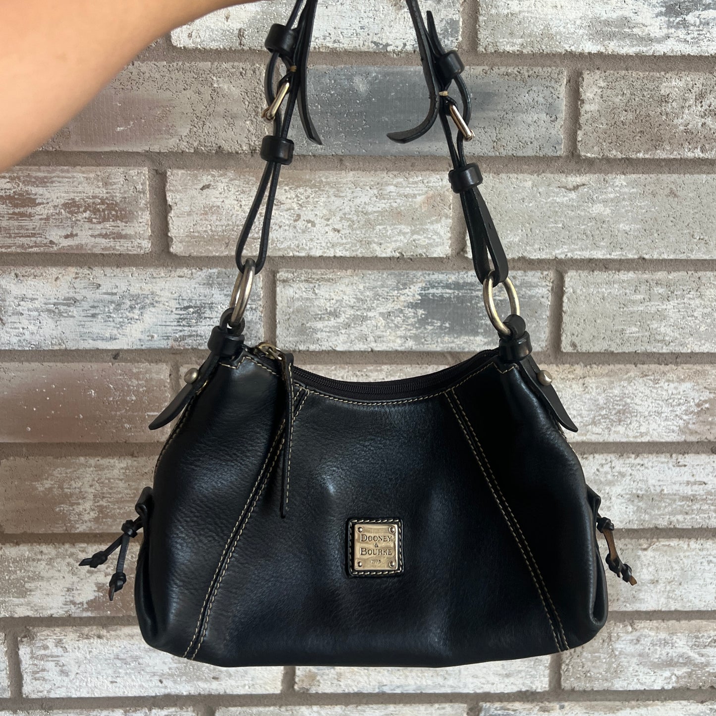 vintage classic dooney & bourke black shoulder bag