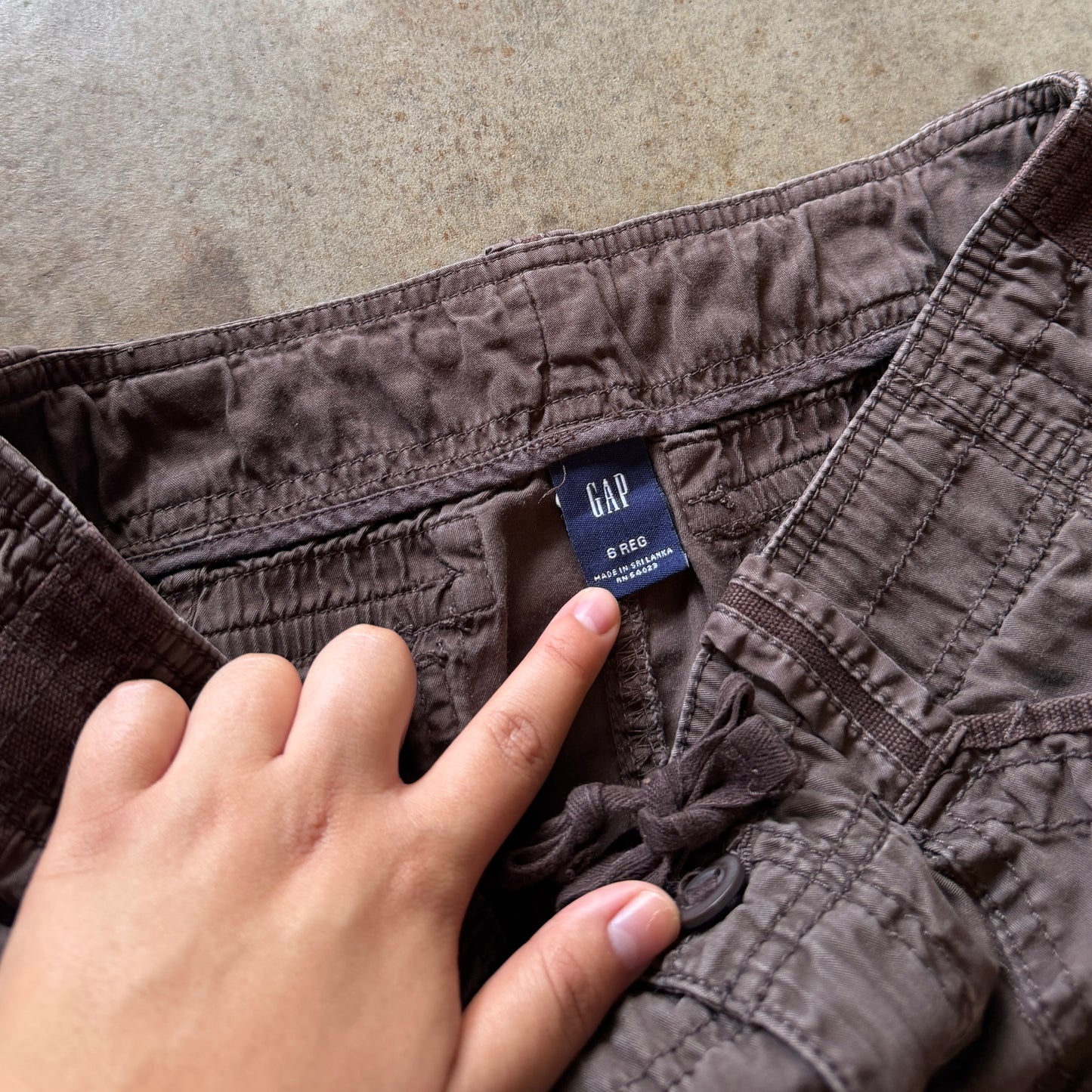 (6R) gap cargo pants/capri