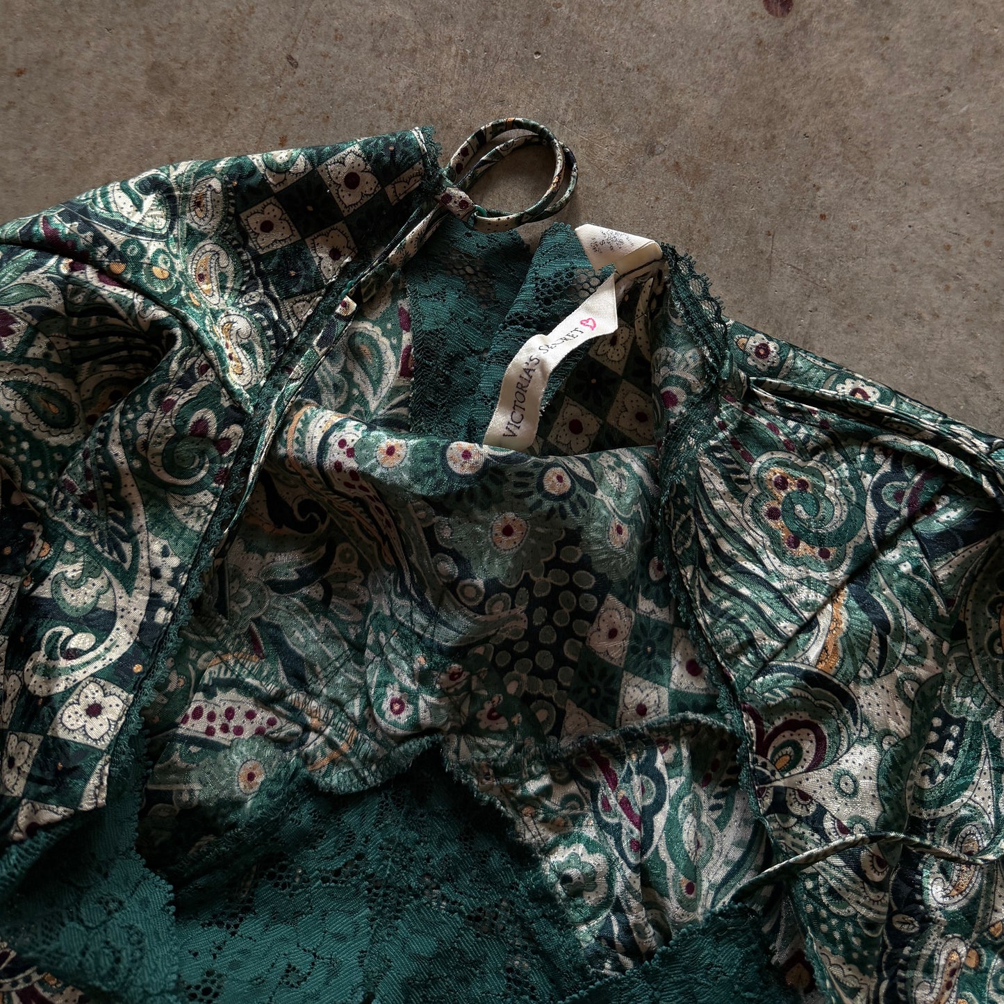 (S) vintage Victoria’s Secret paisley mini slip dress