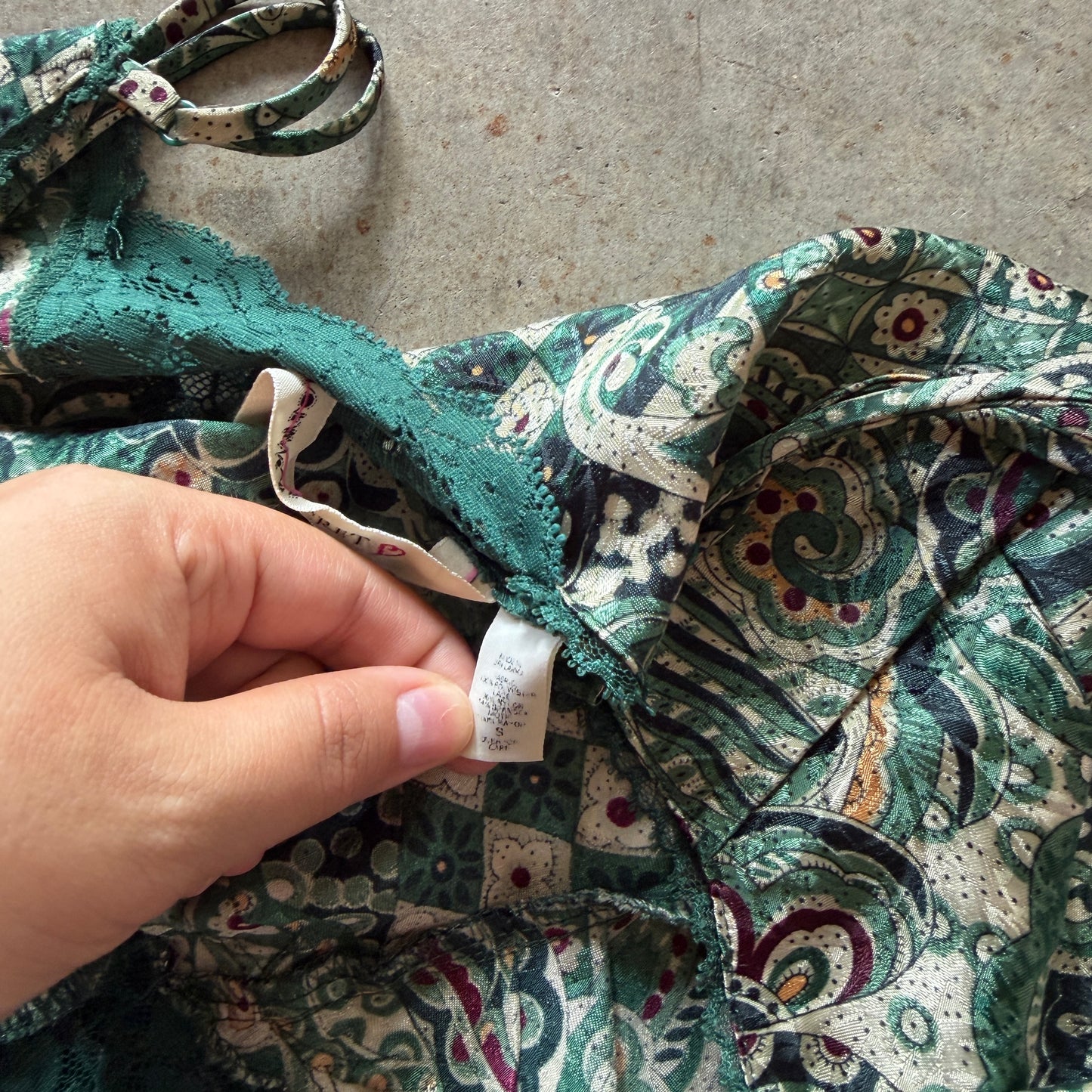 (S) vintage Victoria’s Secret paisley mini slip dress