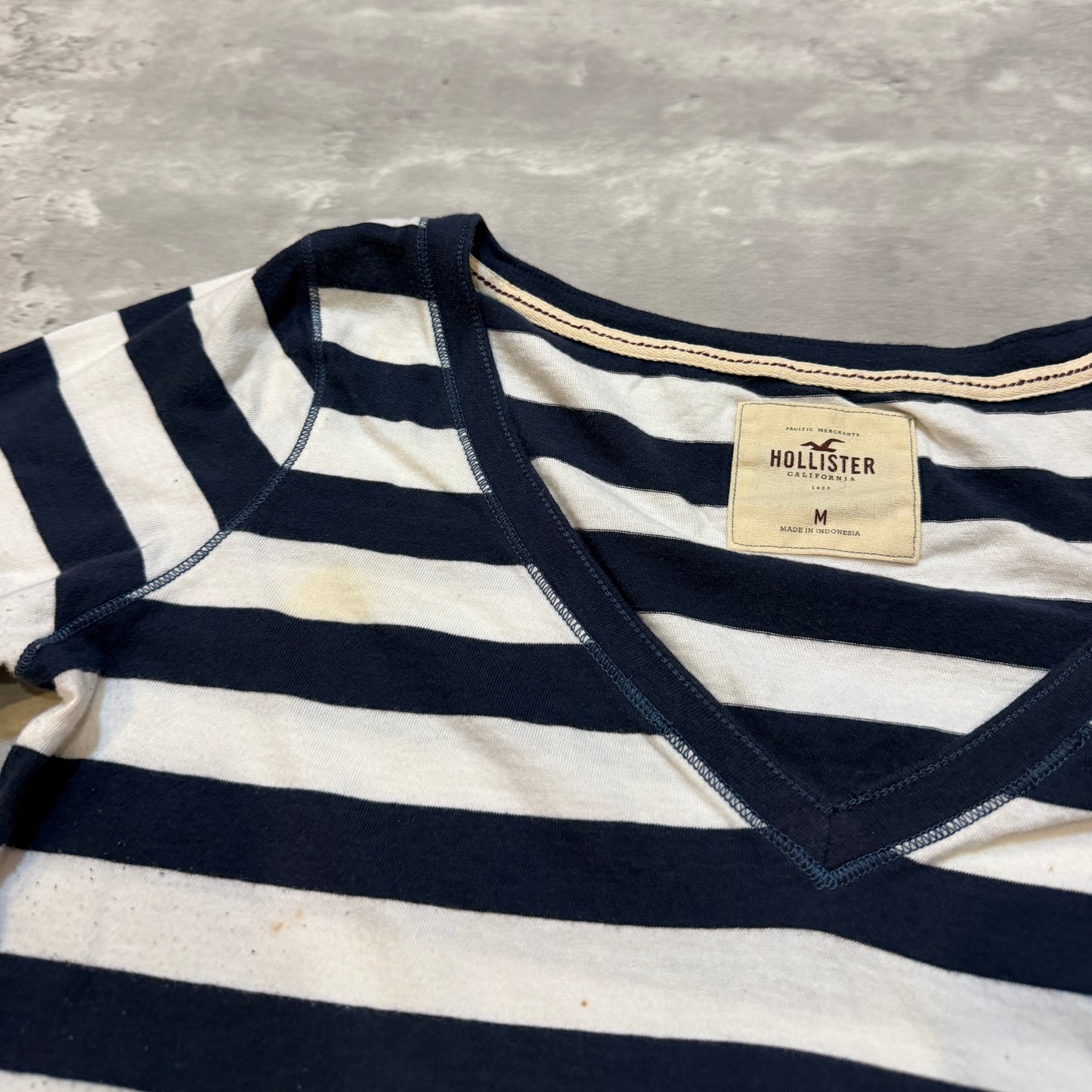 (M) ladies hollister navy striped n-neck long sleeve