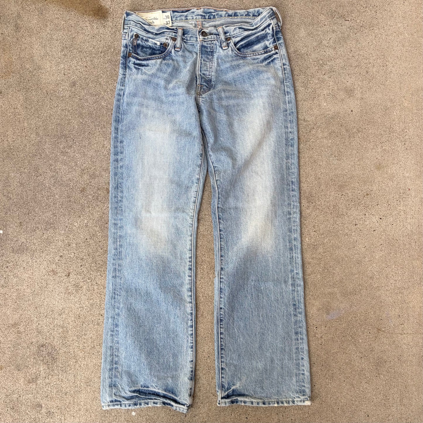 (30) Abercrombie & fitch low rise boot jeans