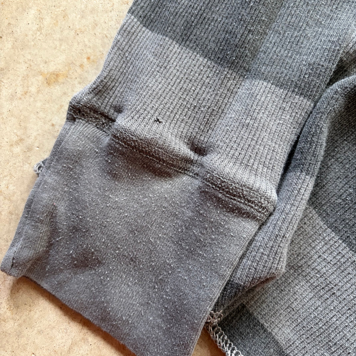 (M) American Eagle striped longsleeve