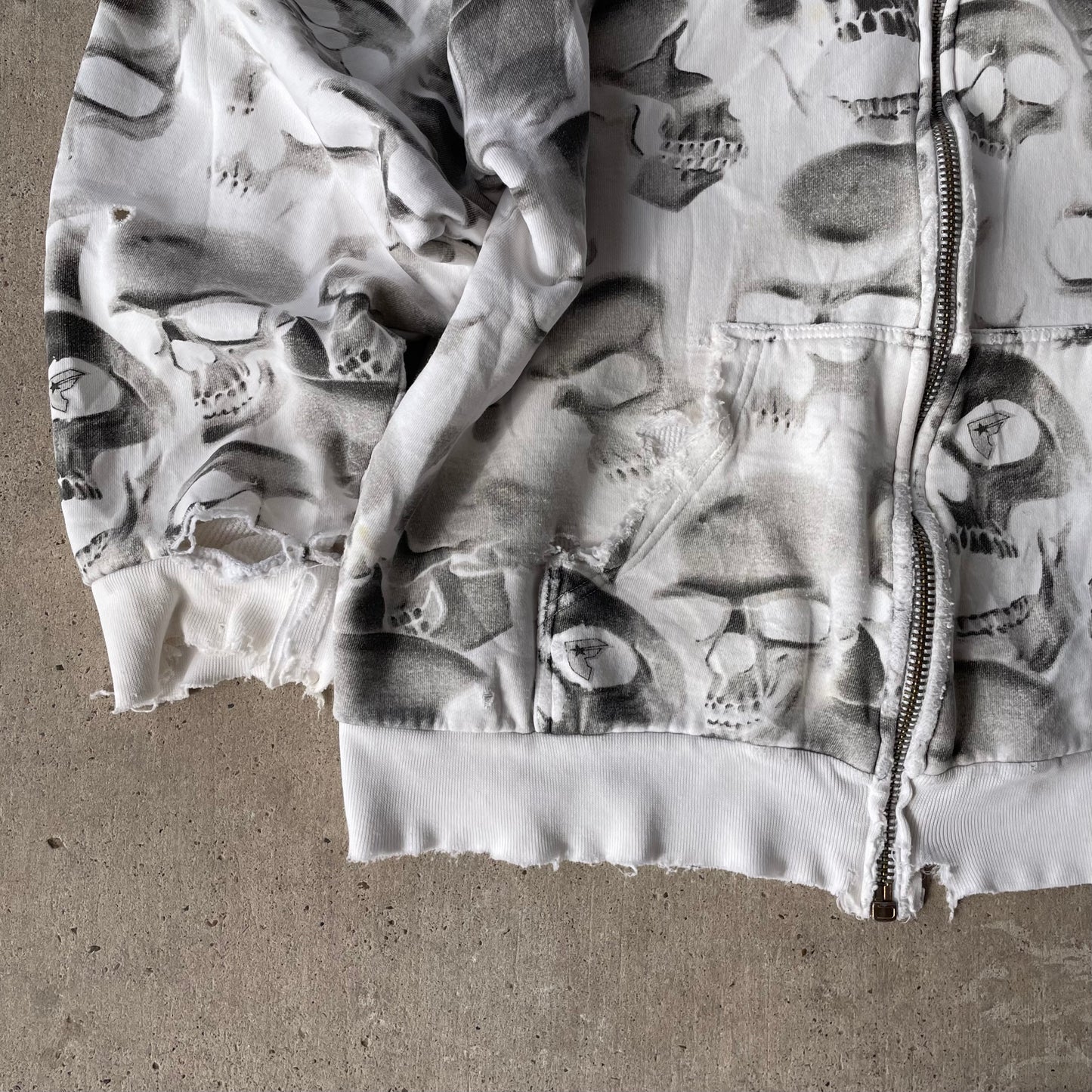 (L) Famous skulls hoodie