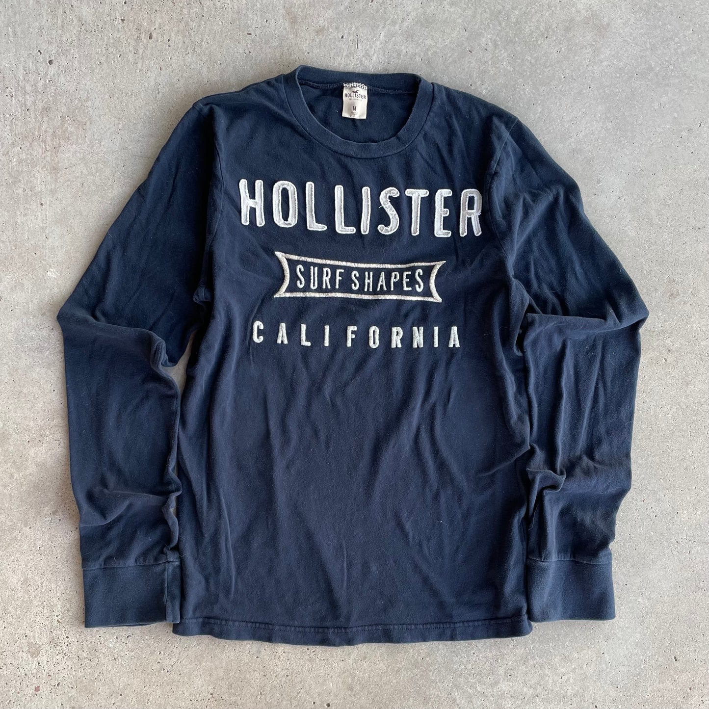 (M) Hollister surf shapes longsleeve