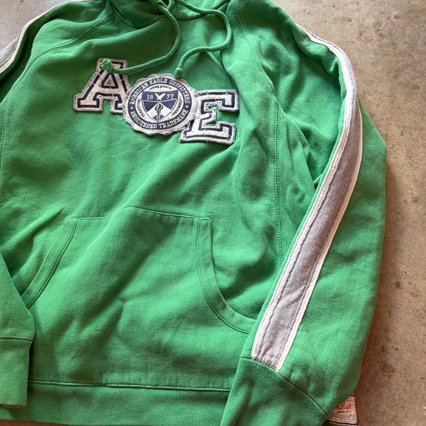 (M) American eagle striped sleeve hoodie