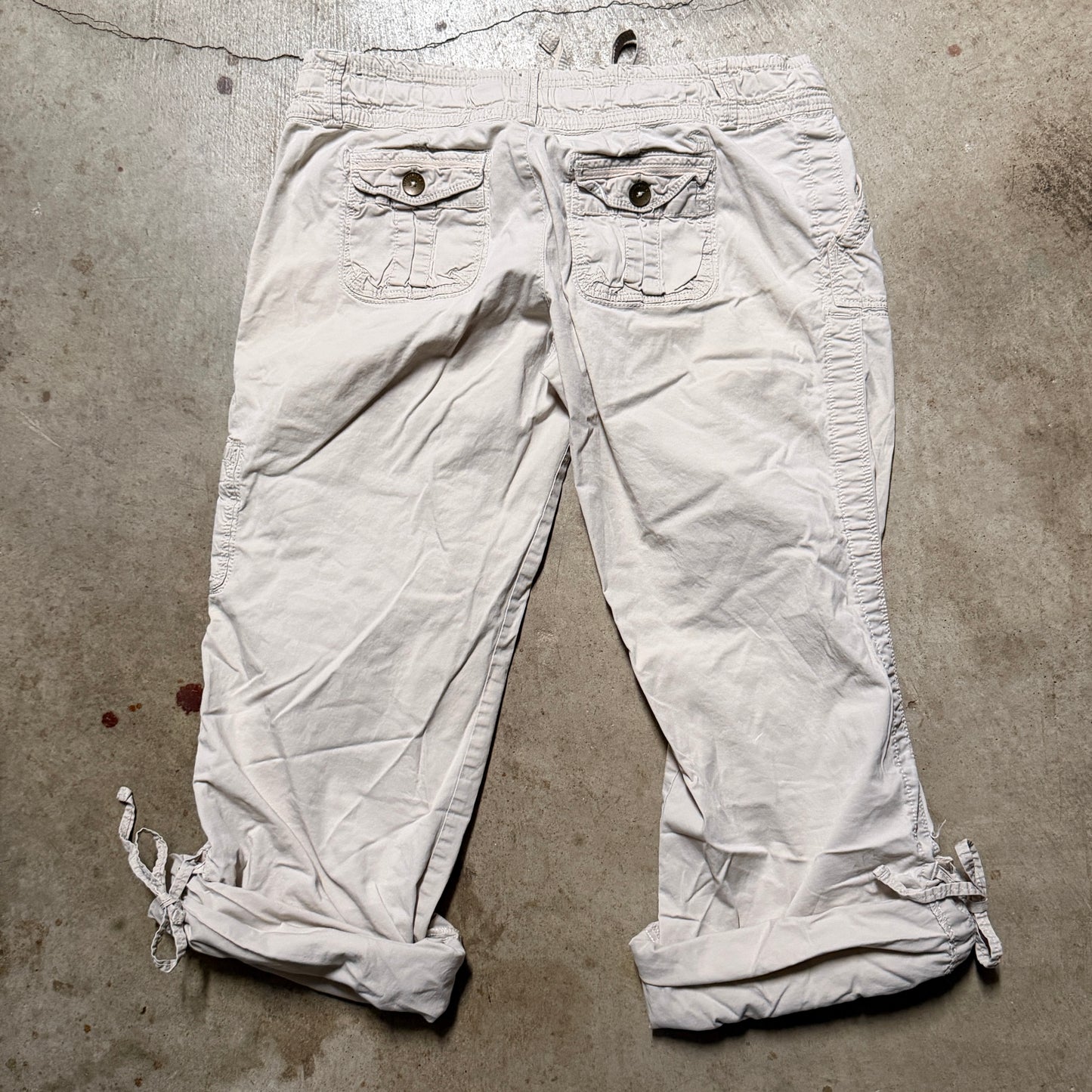 (4) ladies Abercrombie & fitch cargo adjustable capri pants