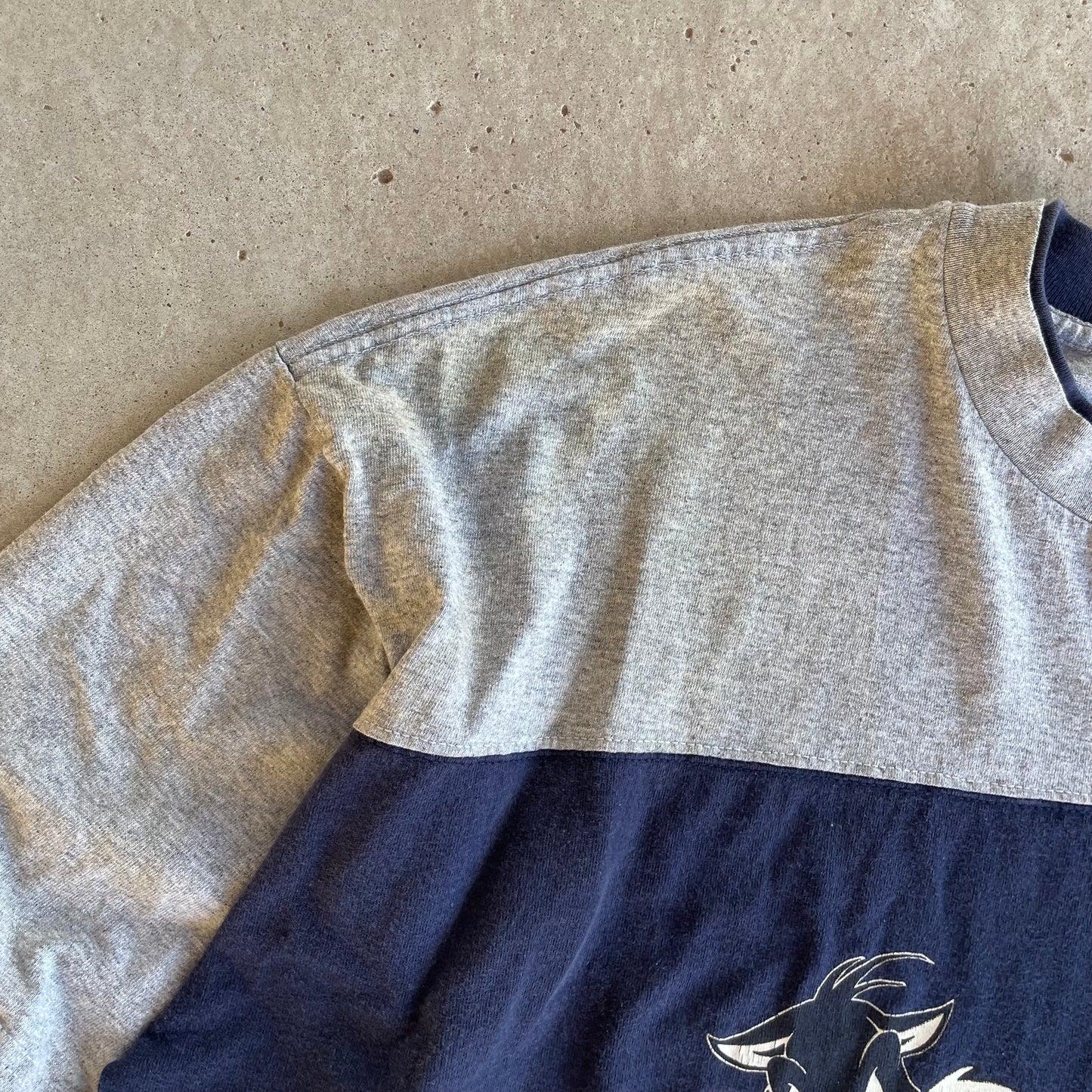 (2XL) 1993 Warner bros looney football shirt