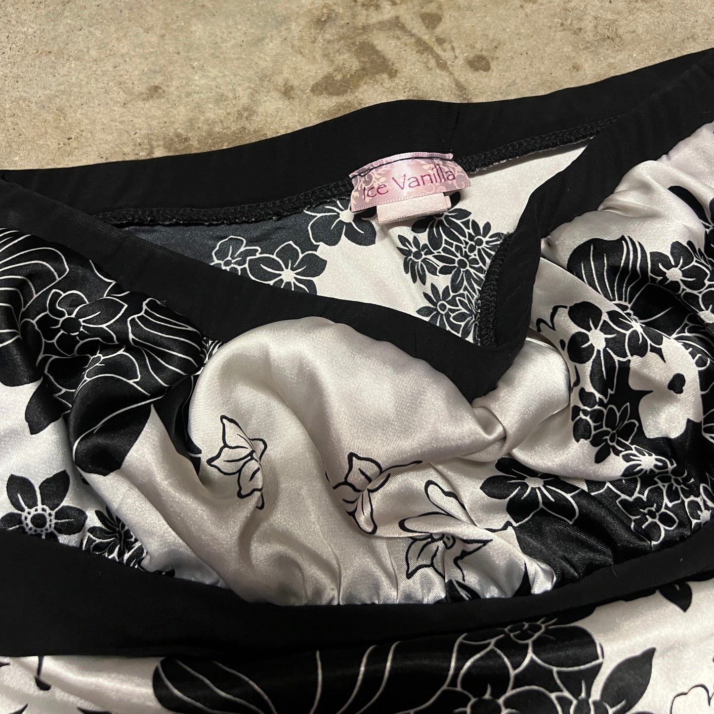 (L) ice vanilla tube top