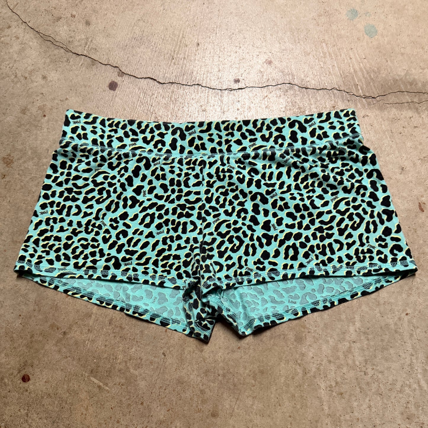 (L) ladies Victoria’s Secret pink mini sleep shorts