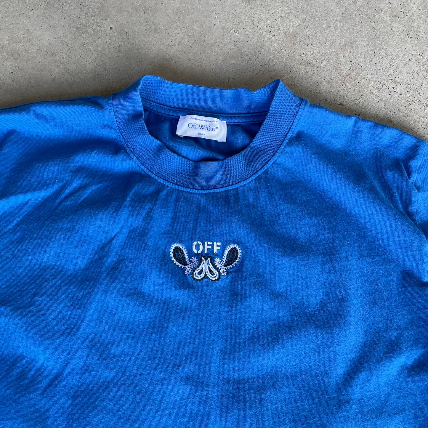 (L) Off white tee