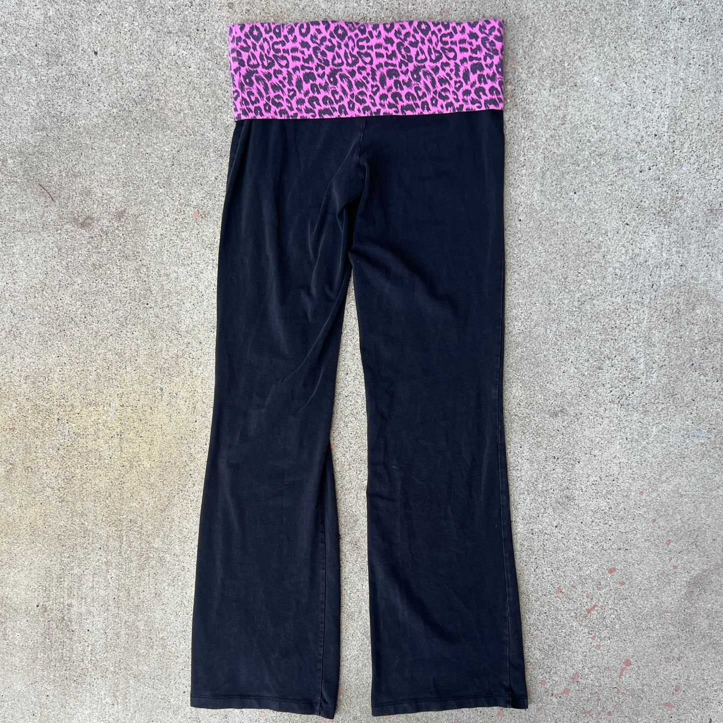 (M) Victoria’s Secret pink cheetah fold over yoga pants