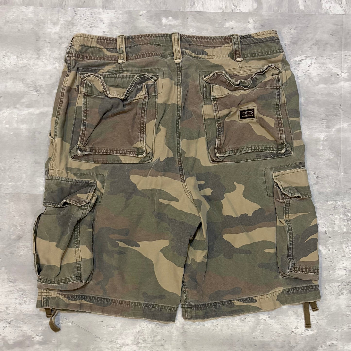 (34) Abercrombie & fitch camo cargo shorts