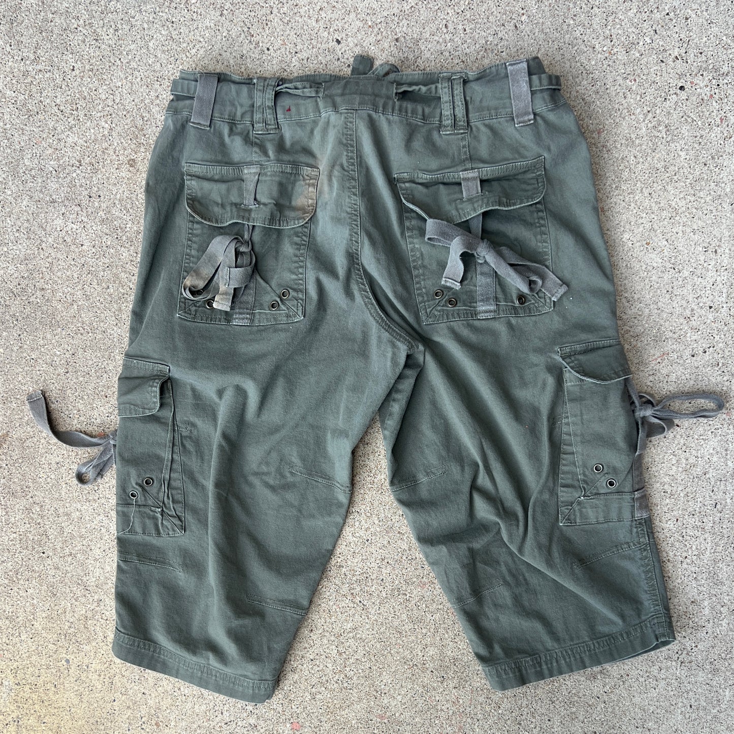 (9) jalate cargo jorts