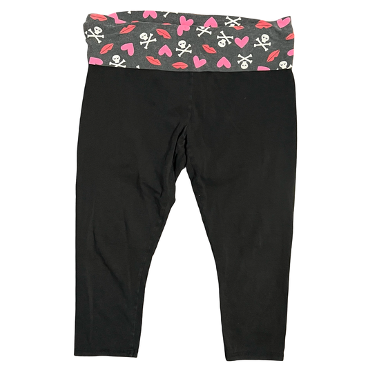 (L) no boundaries heart skull capri leggings