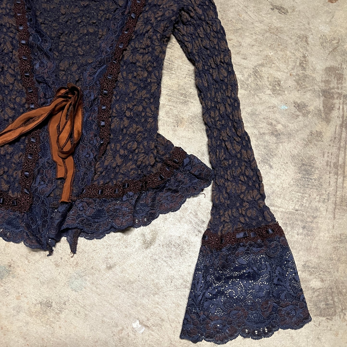 (M) Ann Ferriday cardigan top