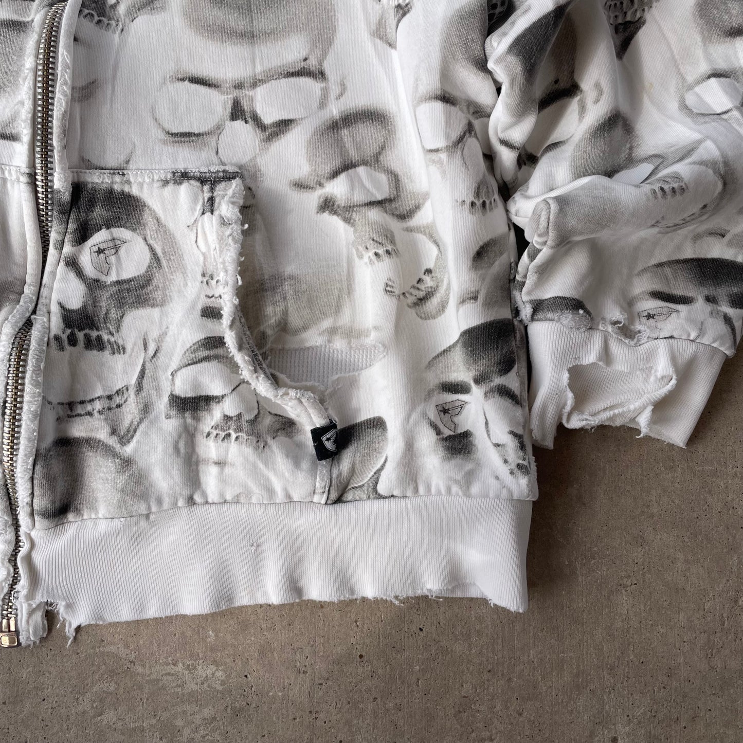 (L) Famous skulls hoodie