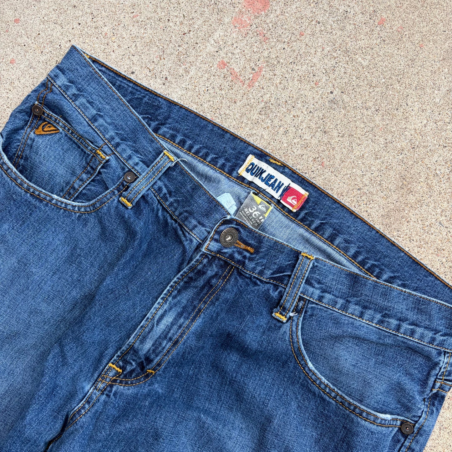 (36) Quiksilver denim jeans