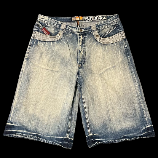 (38) Akademiks jorts