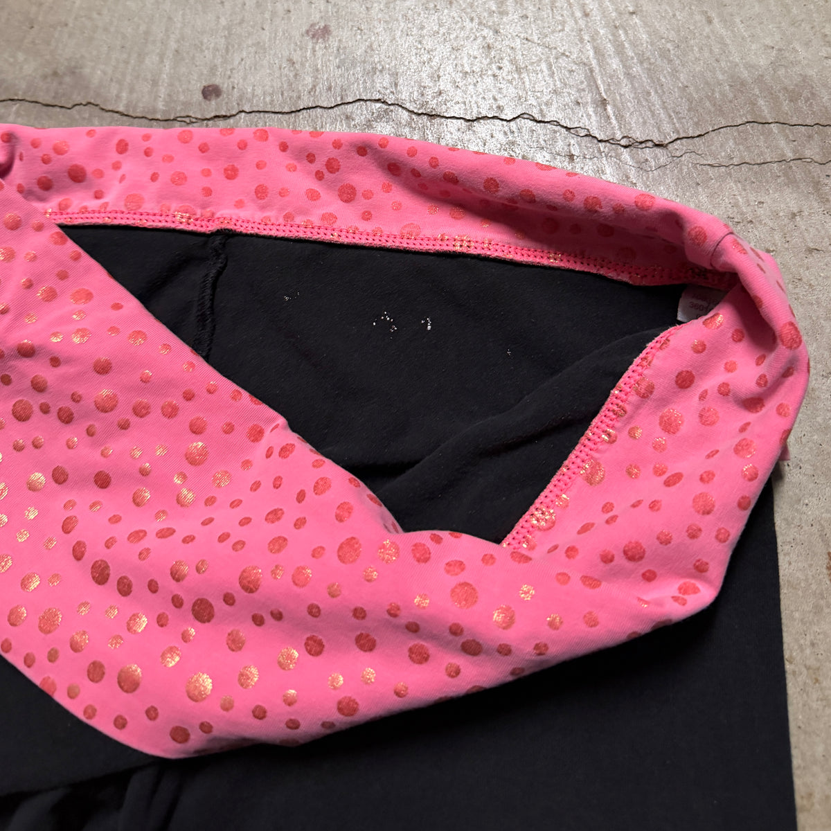 (M) ladies Victoria’s Secret polka dot capri fold over leggings