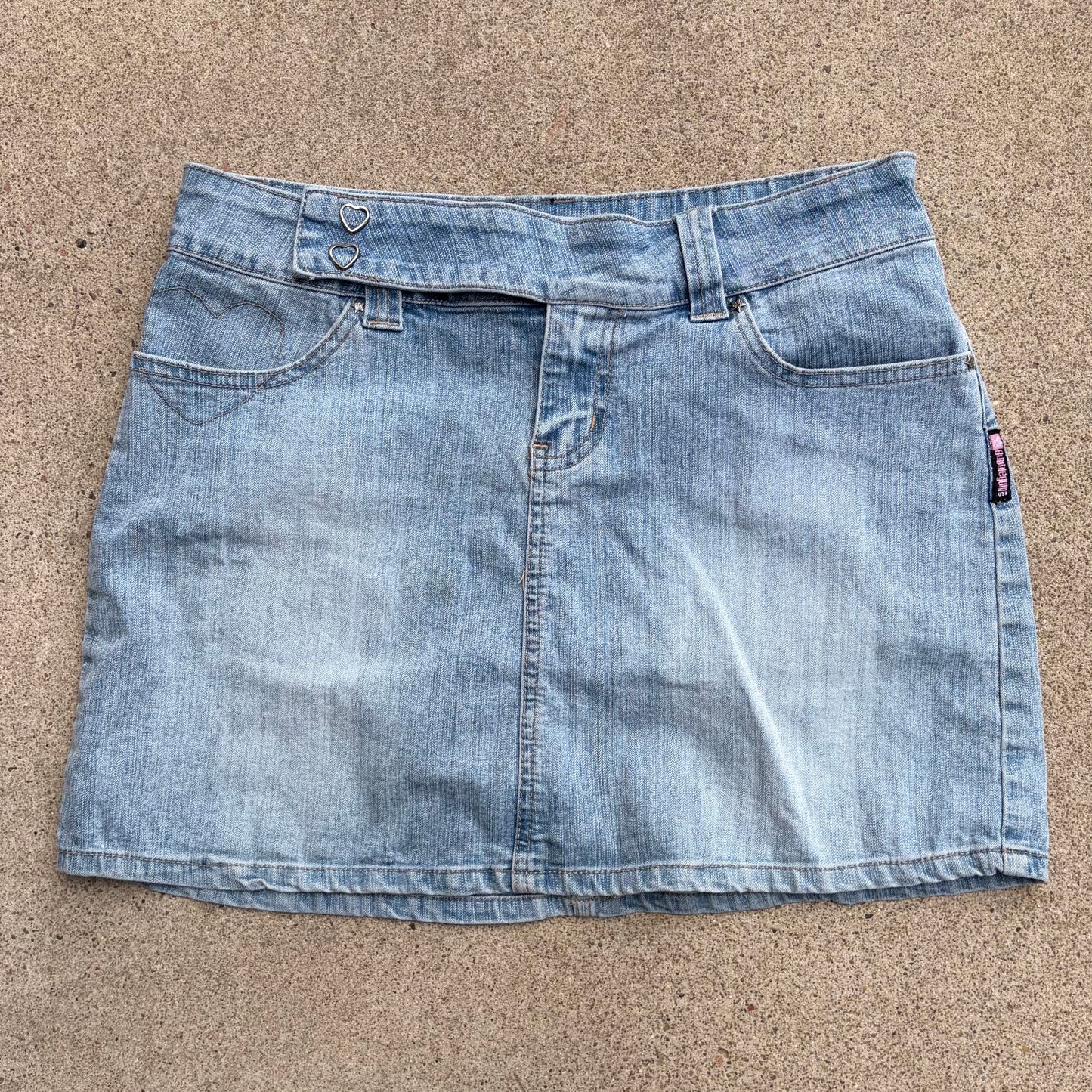 (9/10) bubblegum hearts denim skirt