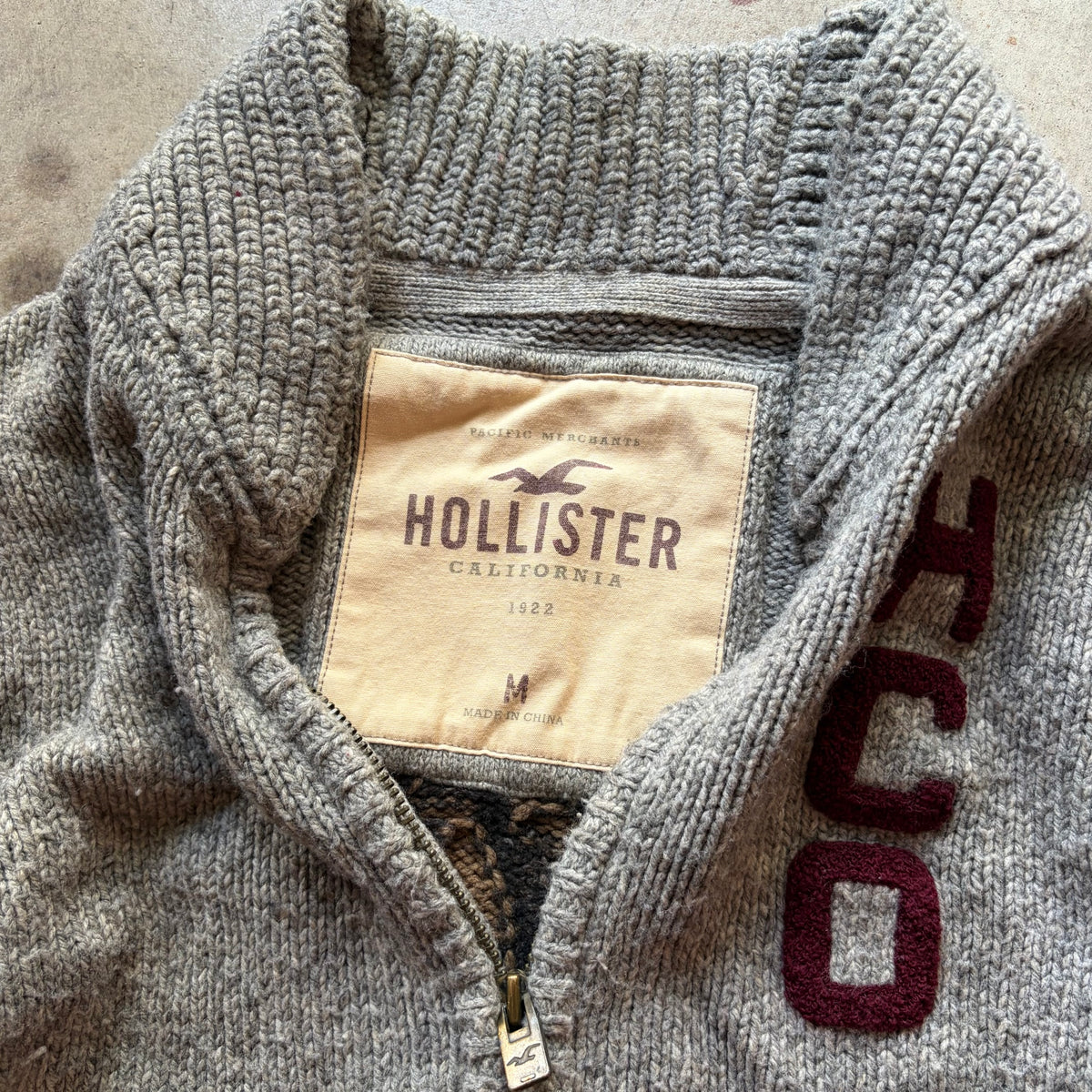 (M) Hollister cali bear sweater jacket