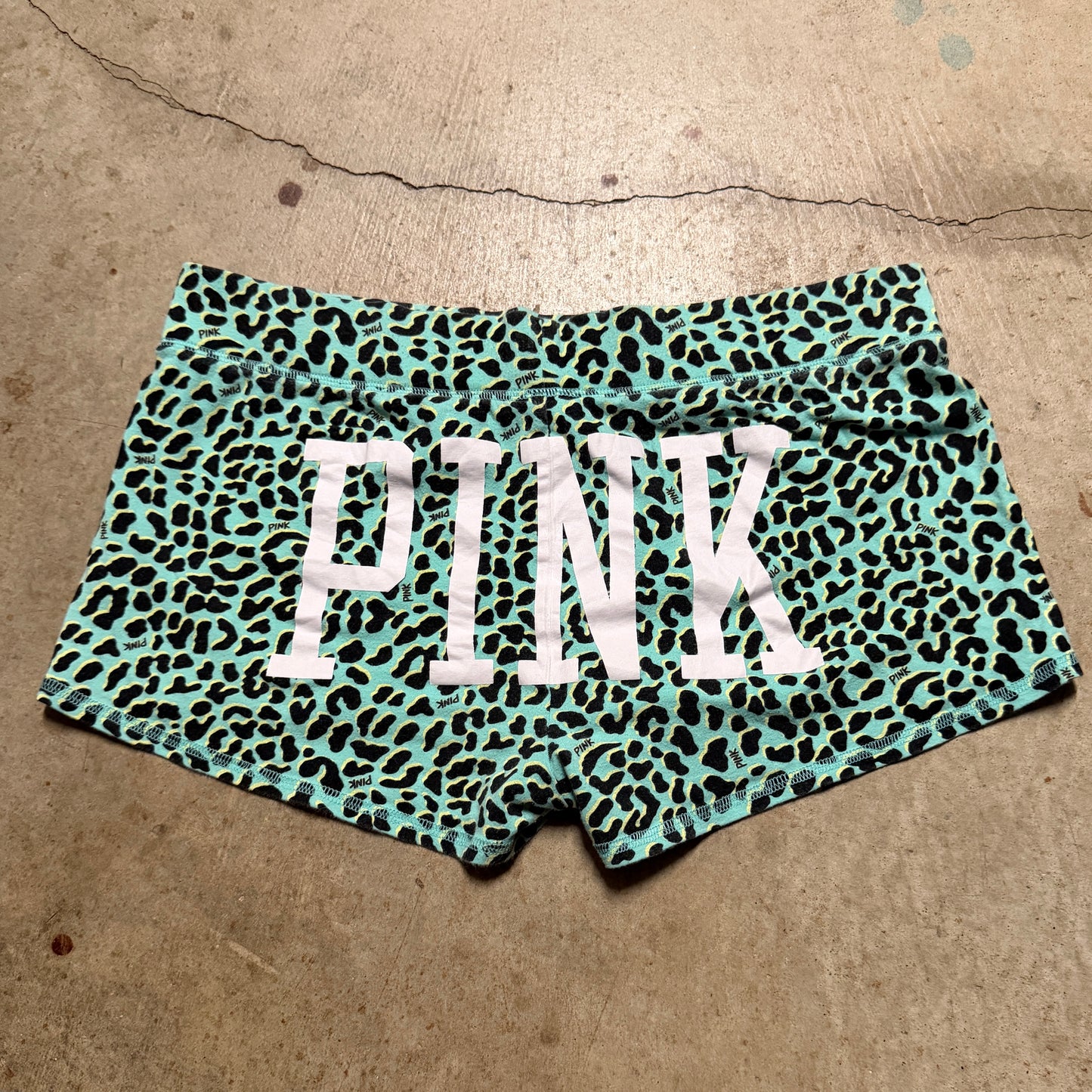 (L) ladies Victoria’s Secret pink mini sleep shorts