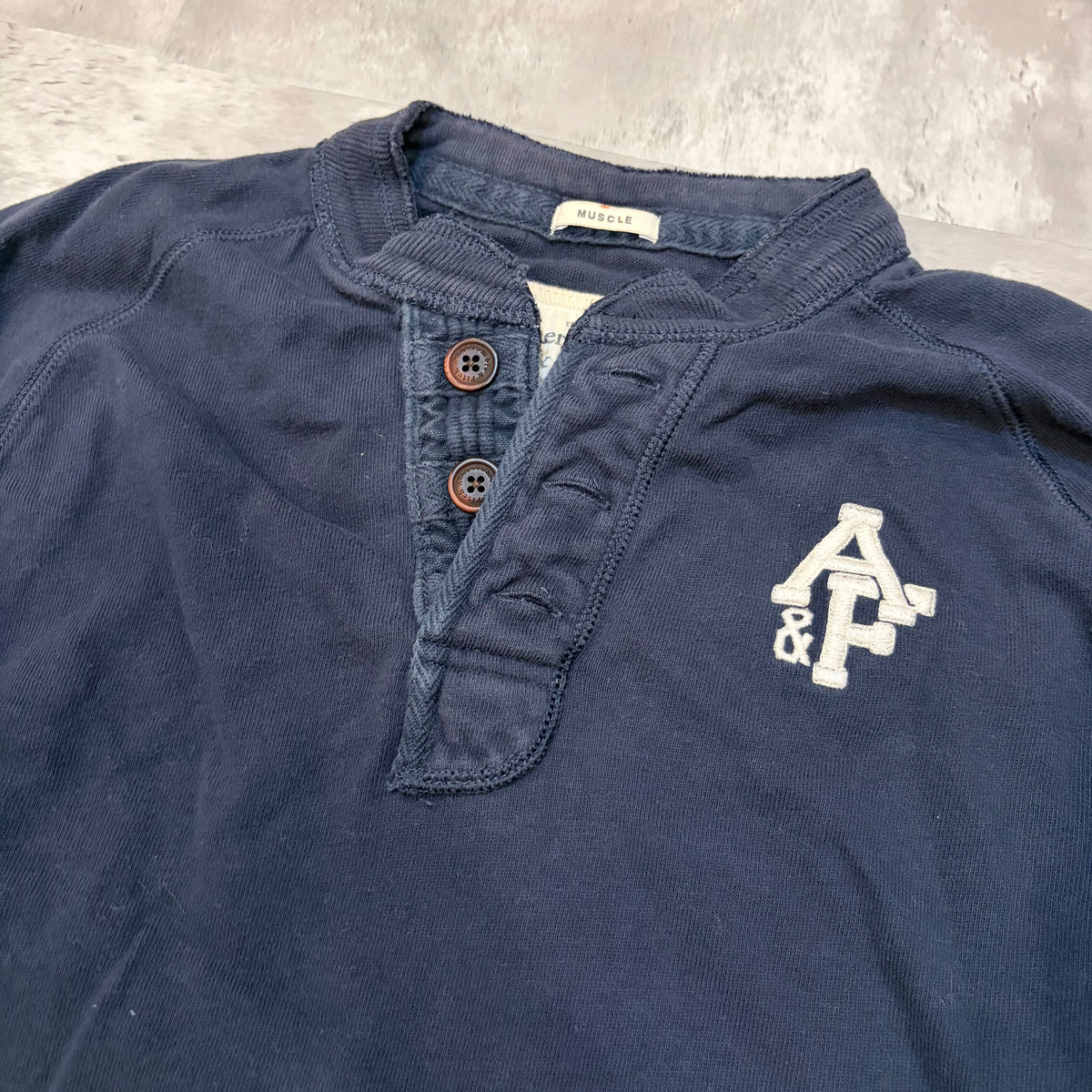 (M) Abercrombie & fitch navy blue muscle 3 quarter inch sleeve shirt