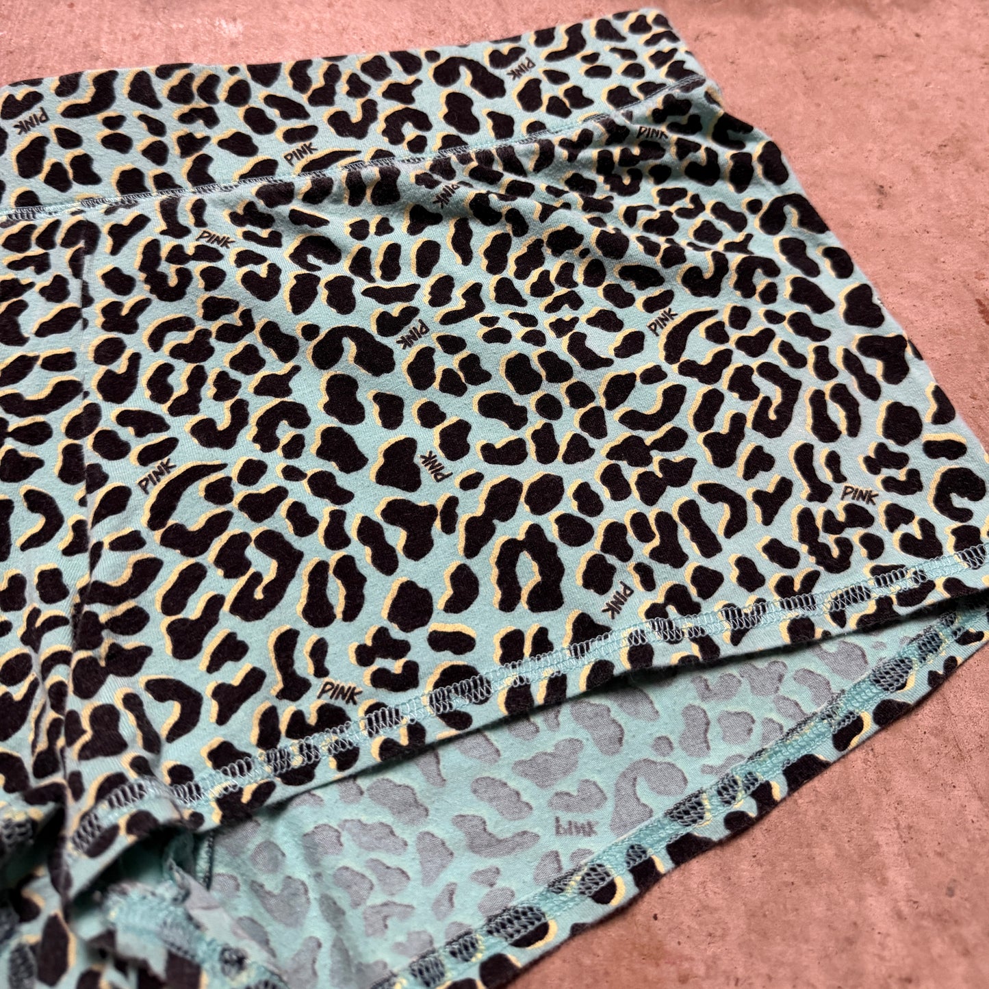 (L) ladies Victoria’s Secret pink mini sleep shorts