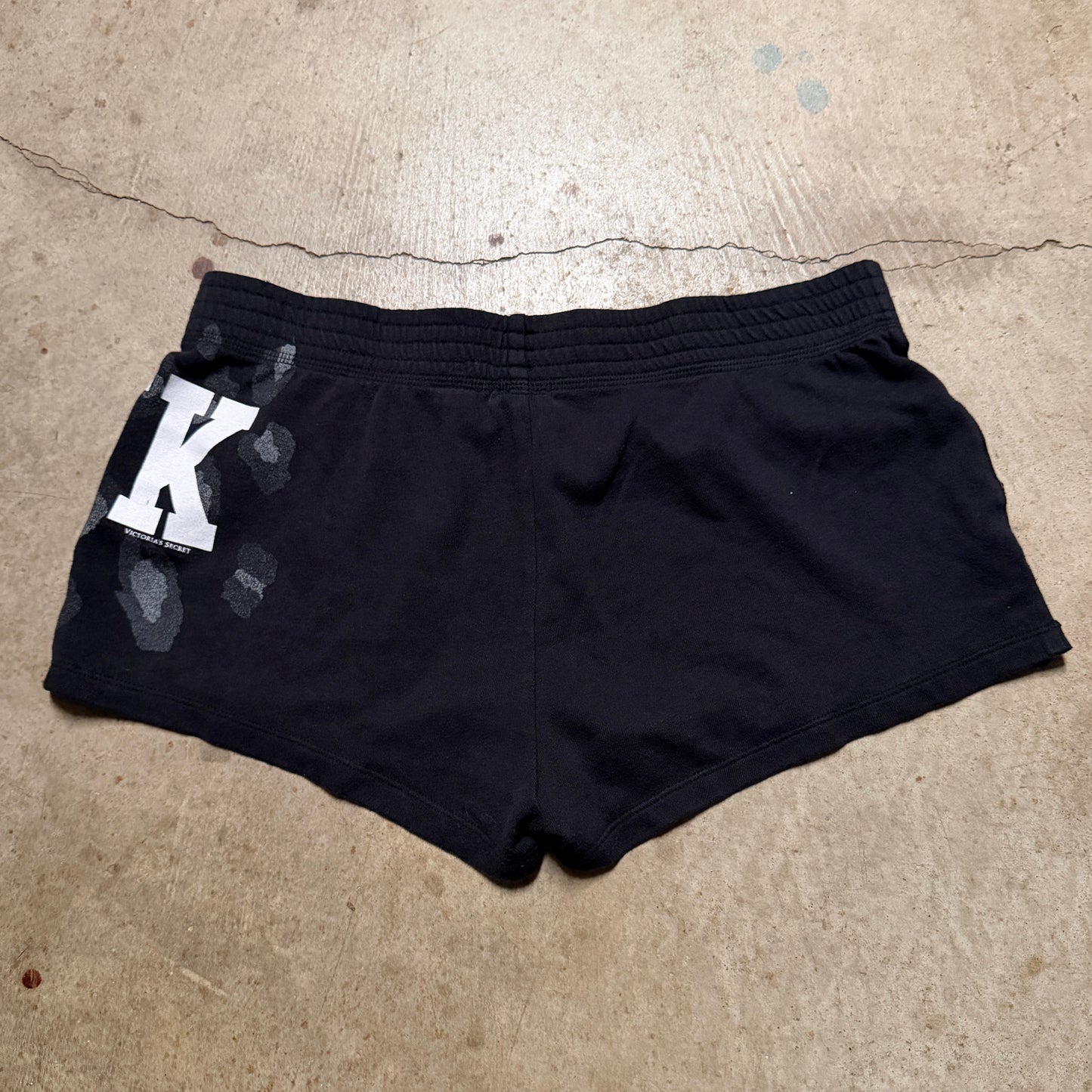 (M) ladies Victoria’s Secret pink mini shorts