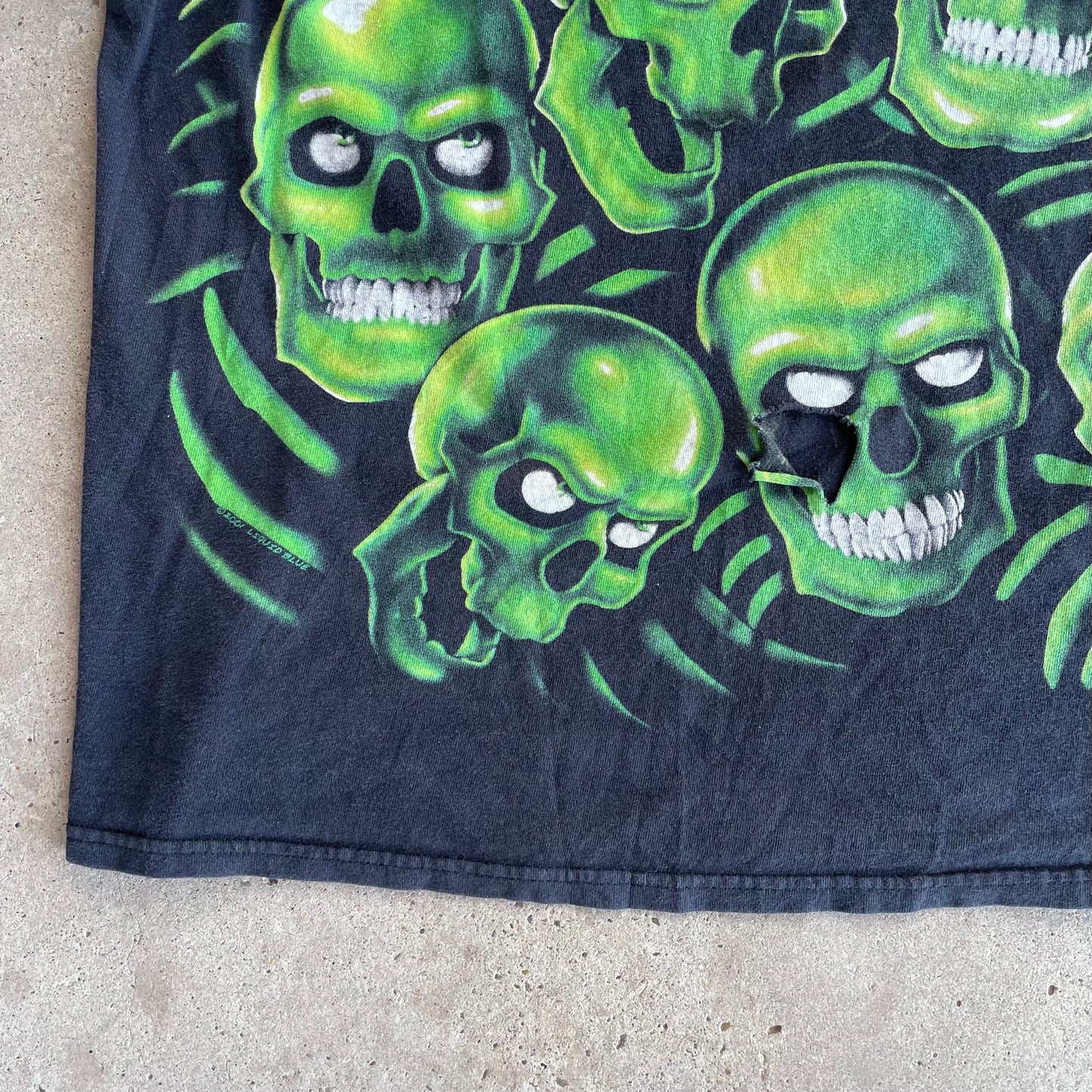 (2XL) 2001 Skulls liquid blue (glows in the dark) tee