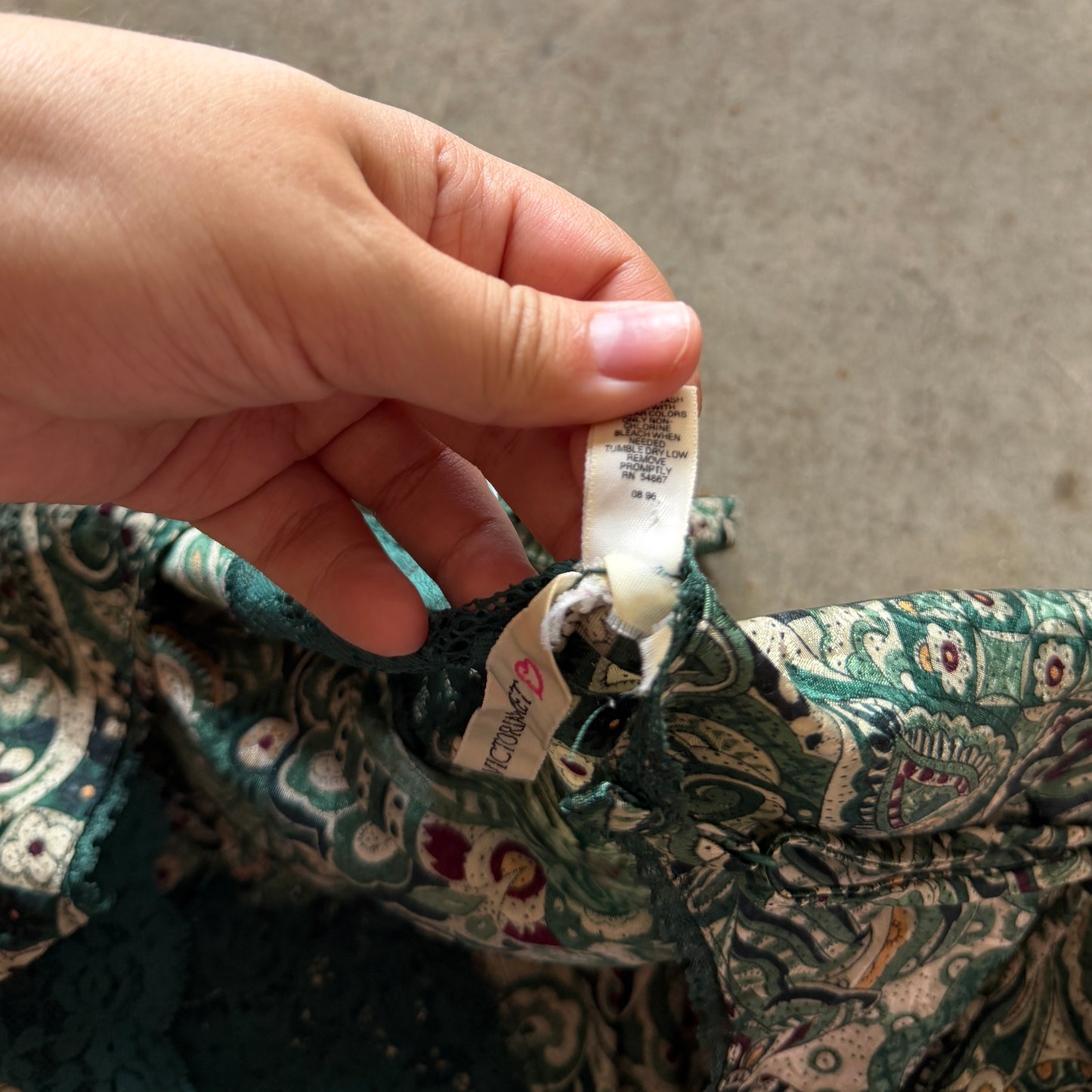 (S) vintage Victoria’s Secret paisley mini slip dress