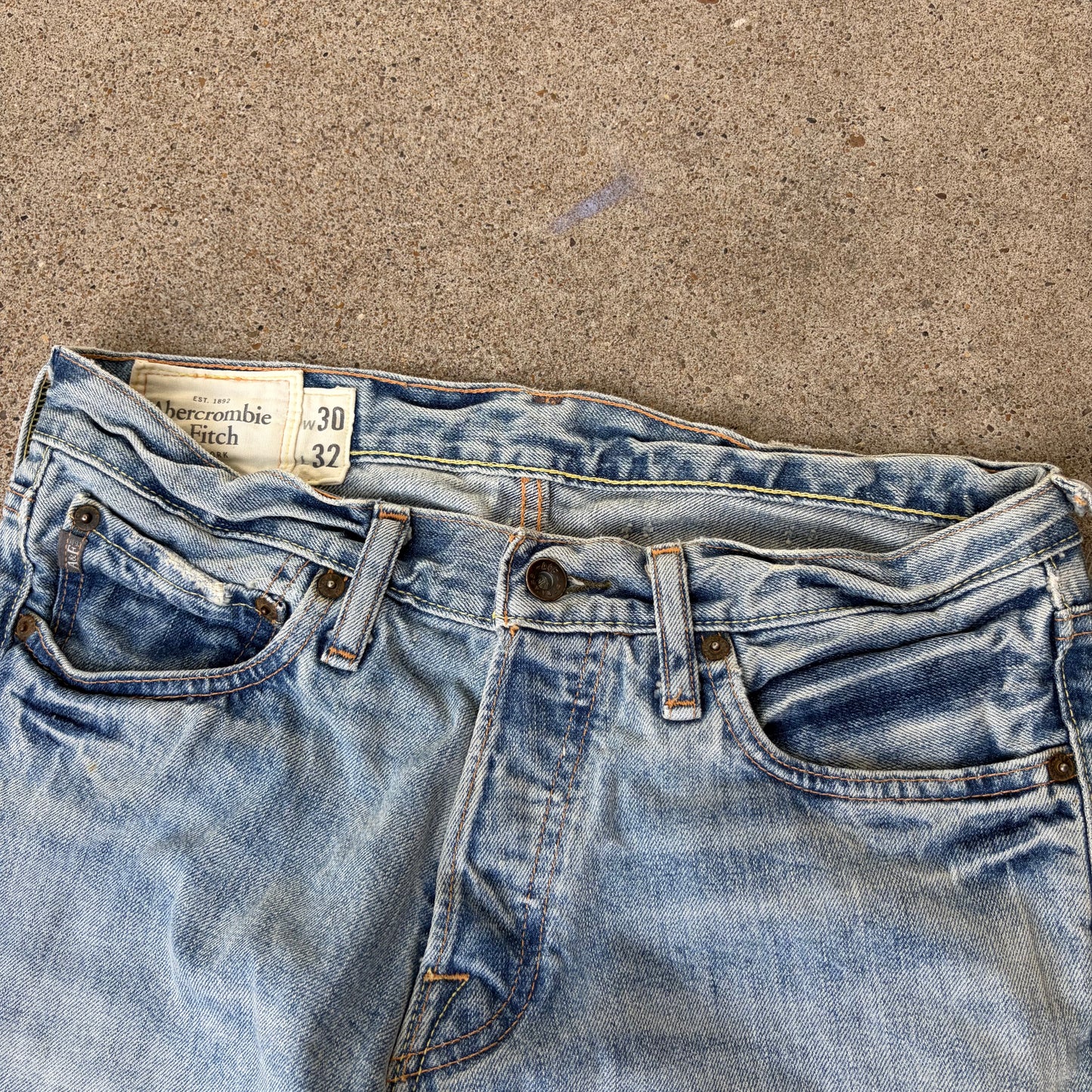 (30) Abercrombie & fitch low rise boot jeans