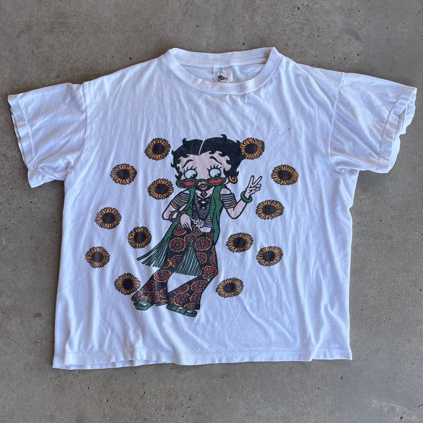 (L) Vintage Betty Boop peace tee