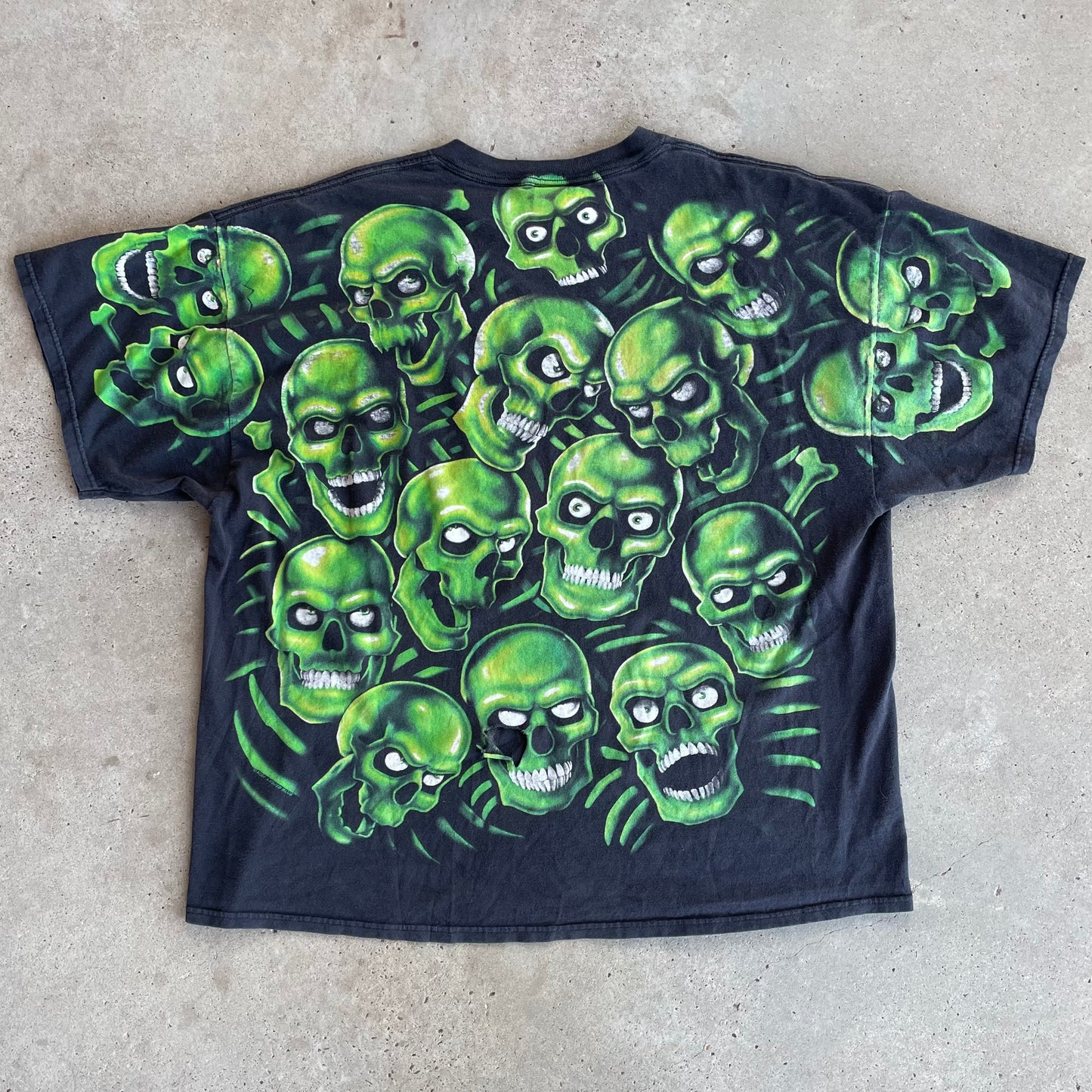 (2XL) 2001 Skulls liquid blue (glows in the dark) tee
