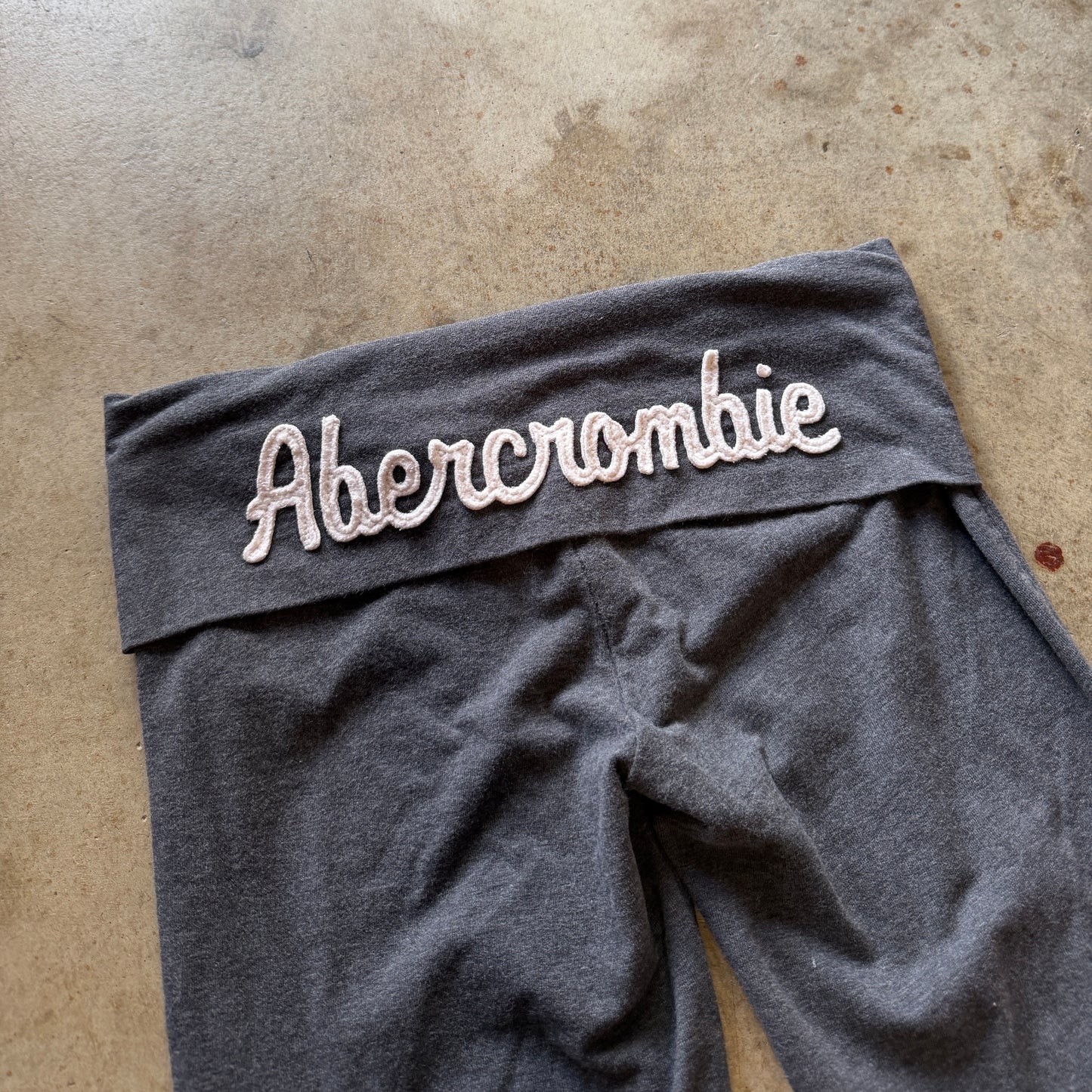 (S) Abercrombie & fitch spell out fold over leggings